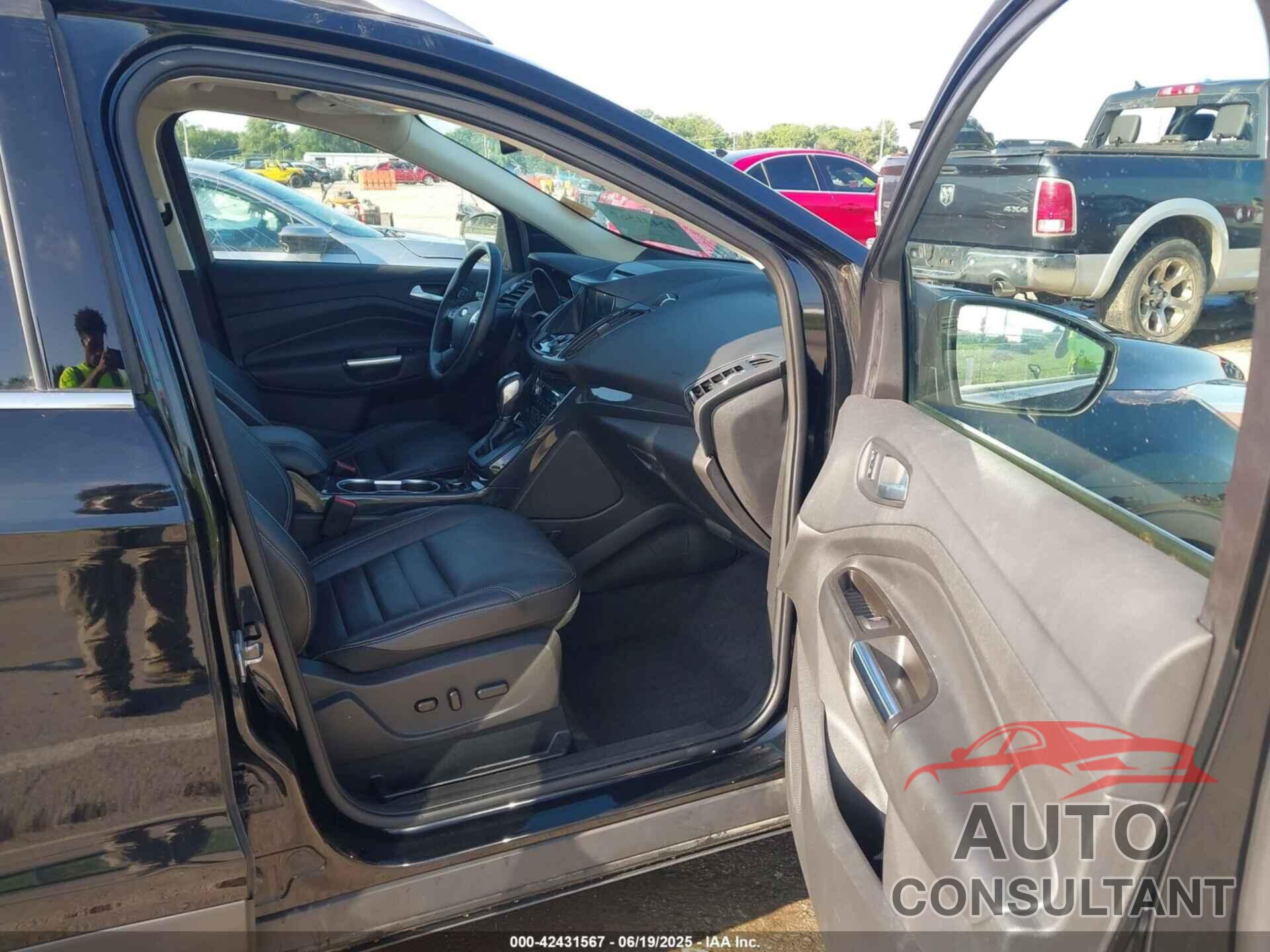 FORD ESCAPE 2016 - 1FMCU9J97GUC21242