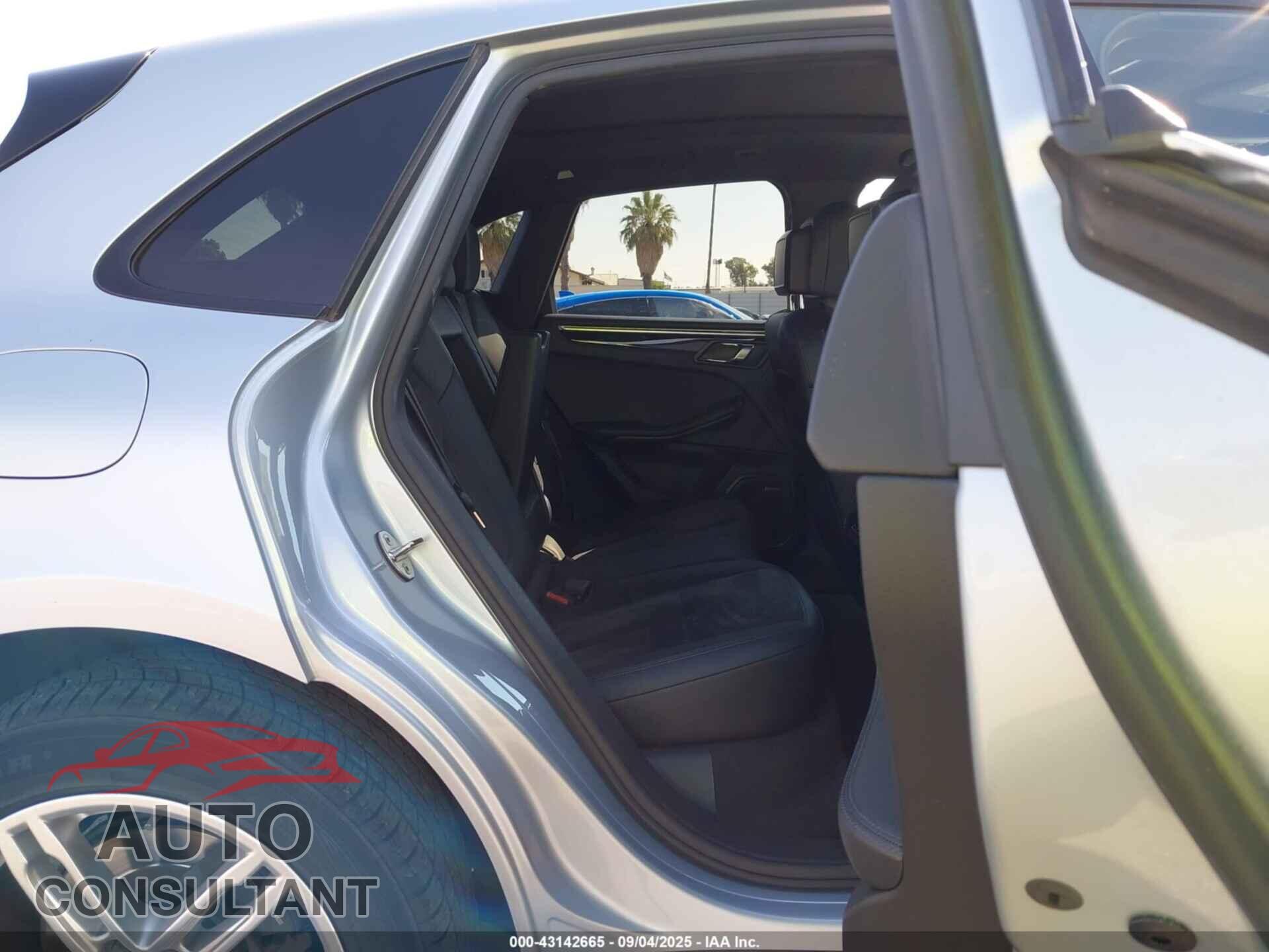 PORSCHE MACAN 2017 - WP1AA2A54HLB02143