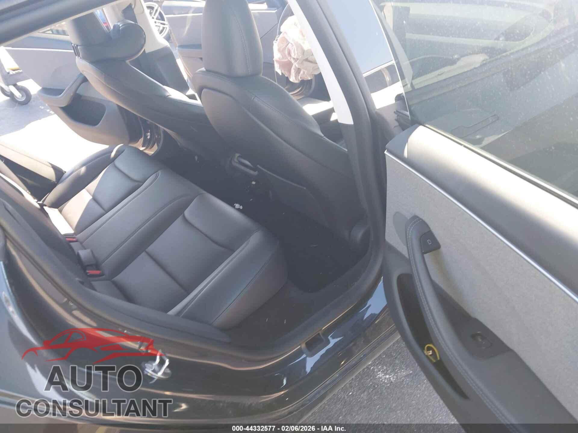 TESLA MODEL 3 2024 - 5YJ3E1EA6RF740947