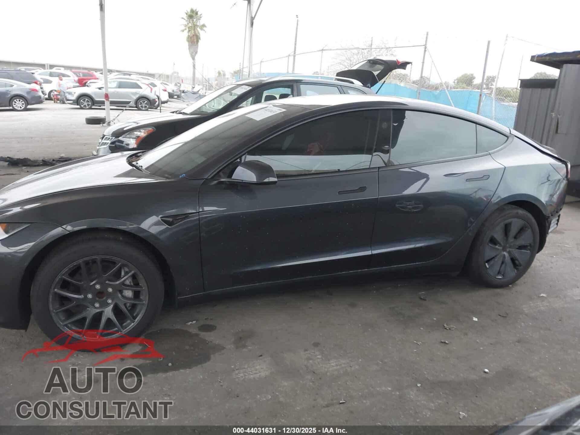 TESLA MODEL 3 2024 - 5YJ3E1EA5RF726005