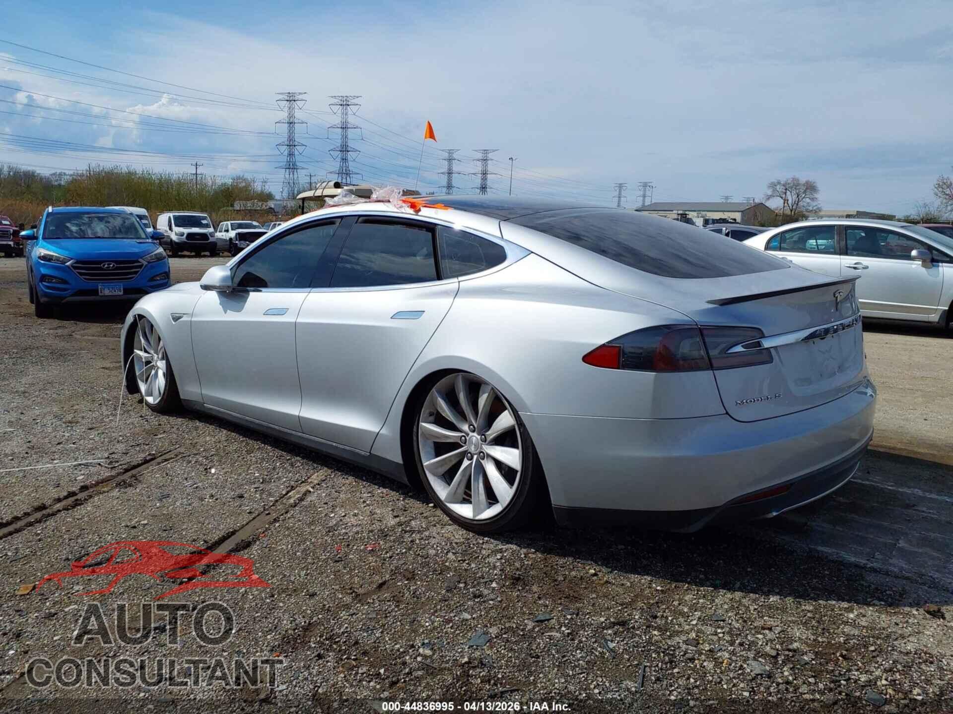 TESLA MODEL S 2013 - 5YJSA1DP8DFP05798