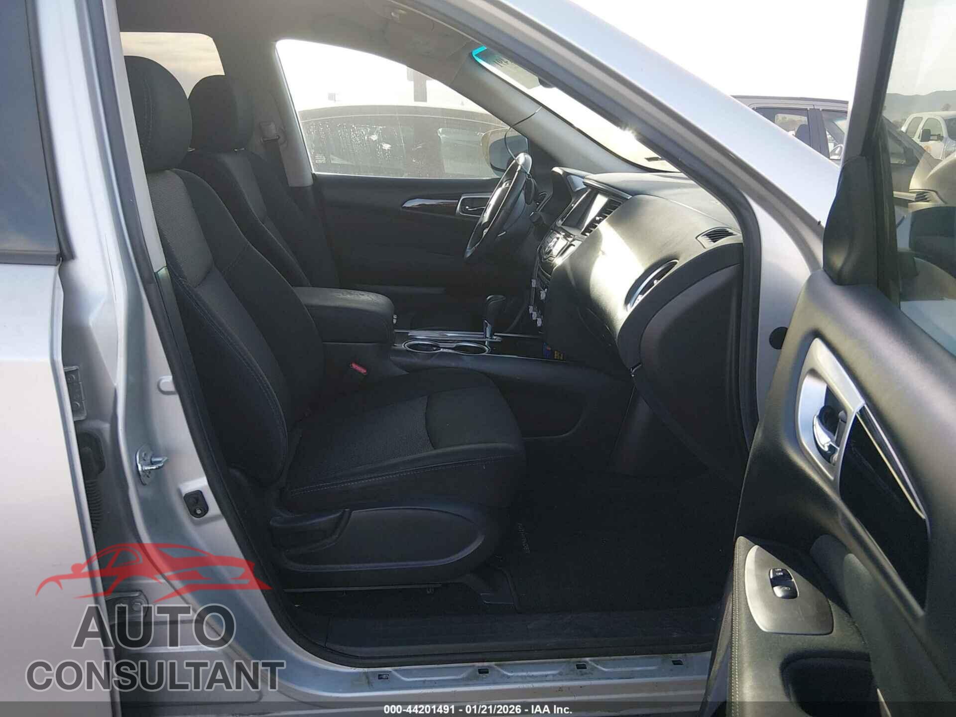 NISSAN PATHFINDER 2017 - 5N1DR2MN4HC608683