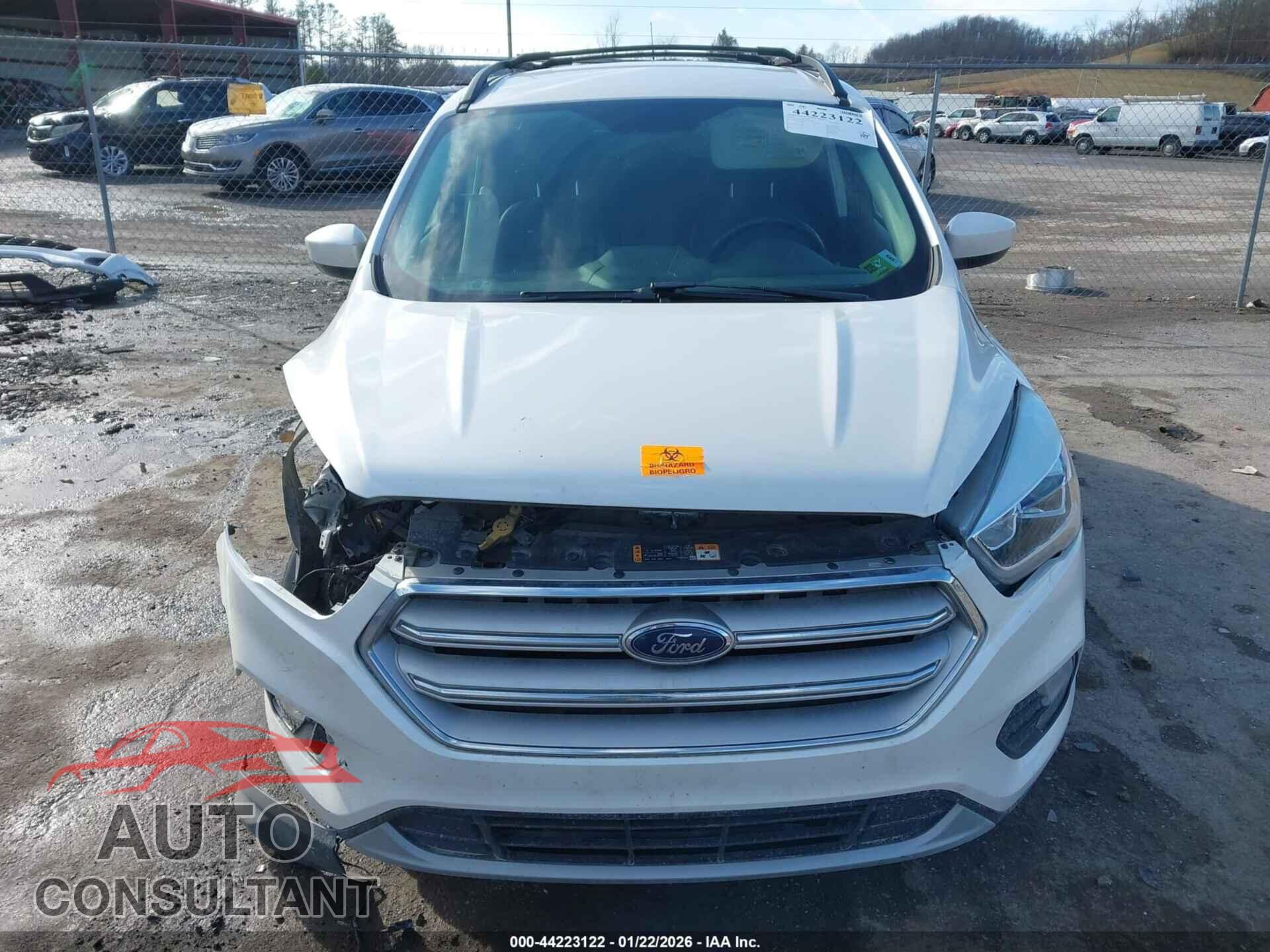 FORD ESCAPE 2018 - 1FMCU9HD3JUD17399