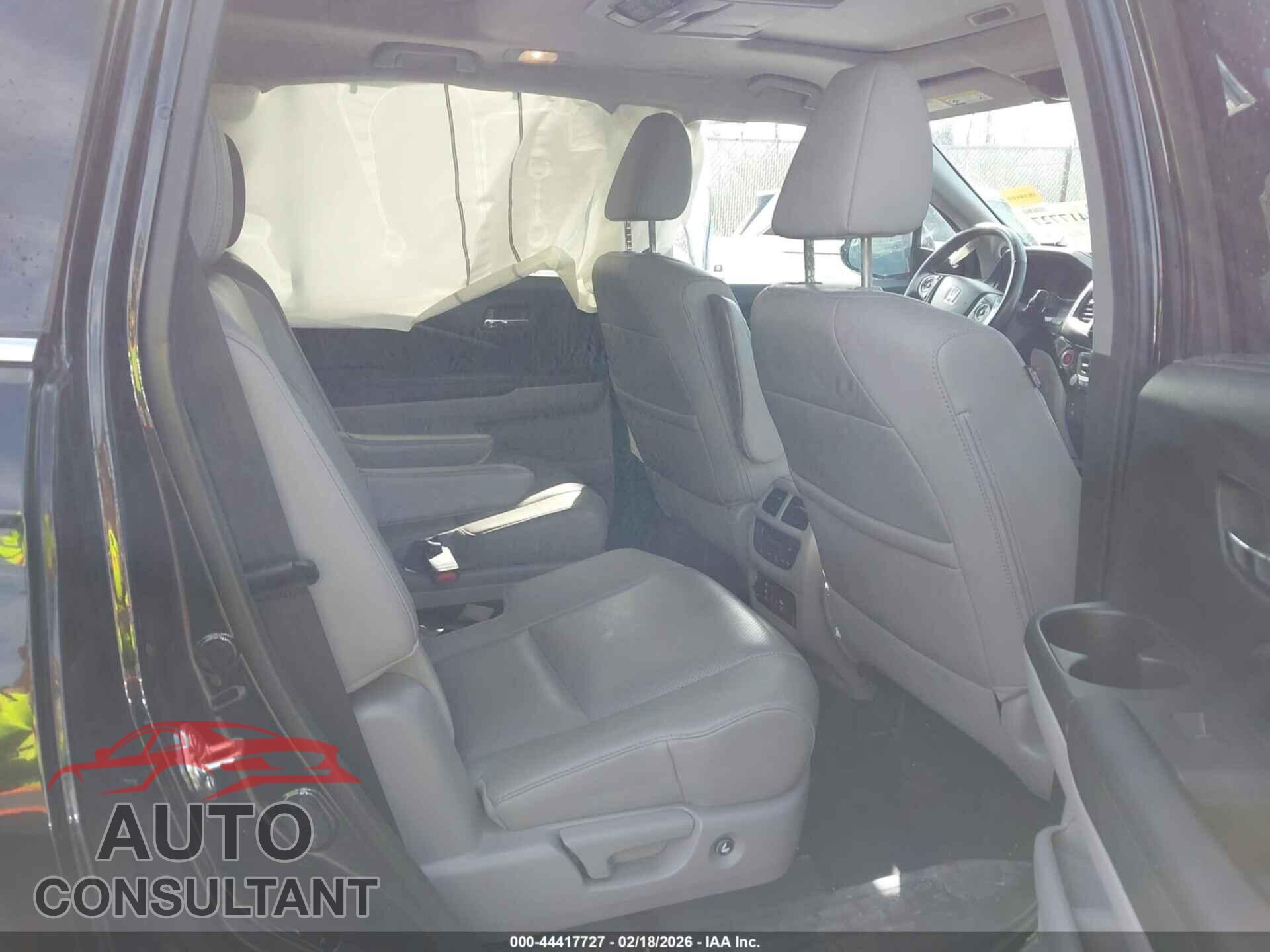 HONDA PILOT 2017 - 5FNYF6H02HB007182
