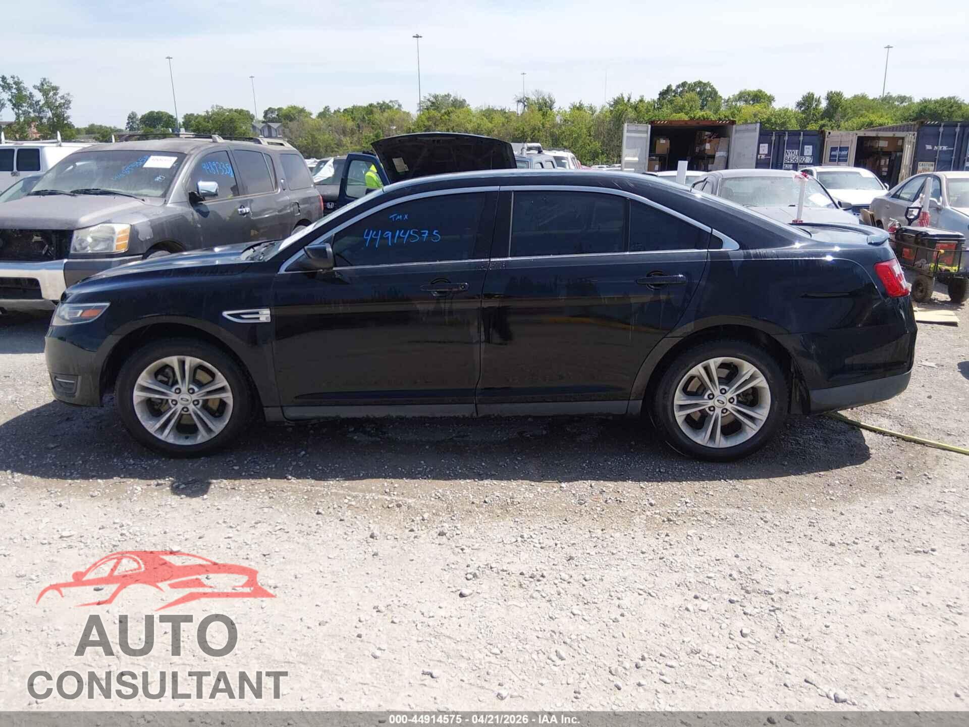FORD TAURUS 2017 - 1FAHP2E81HG120584