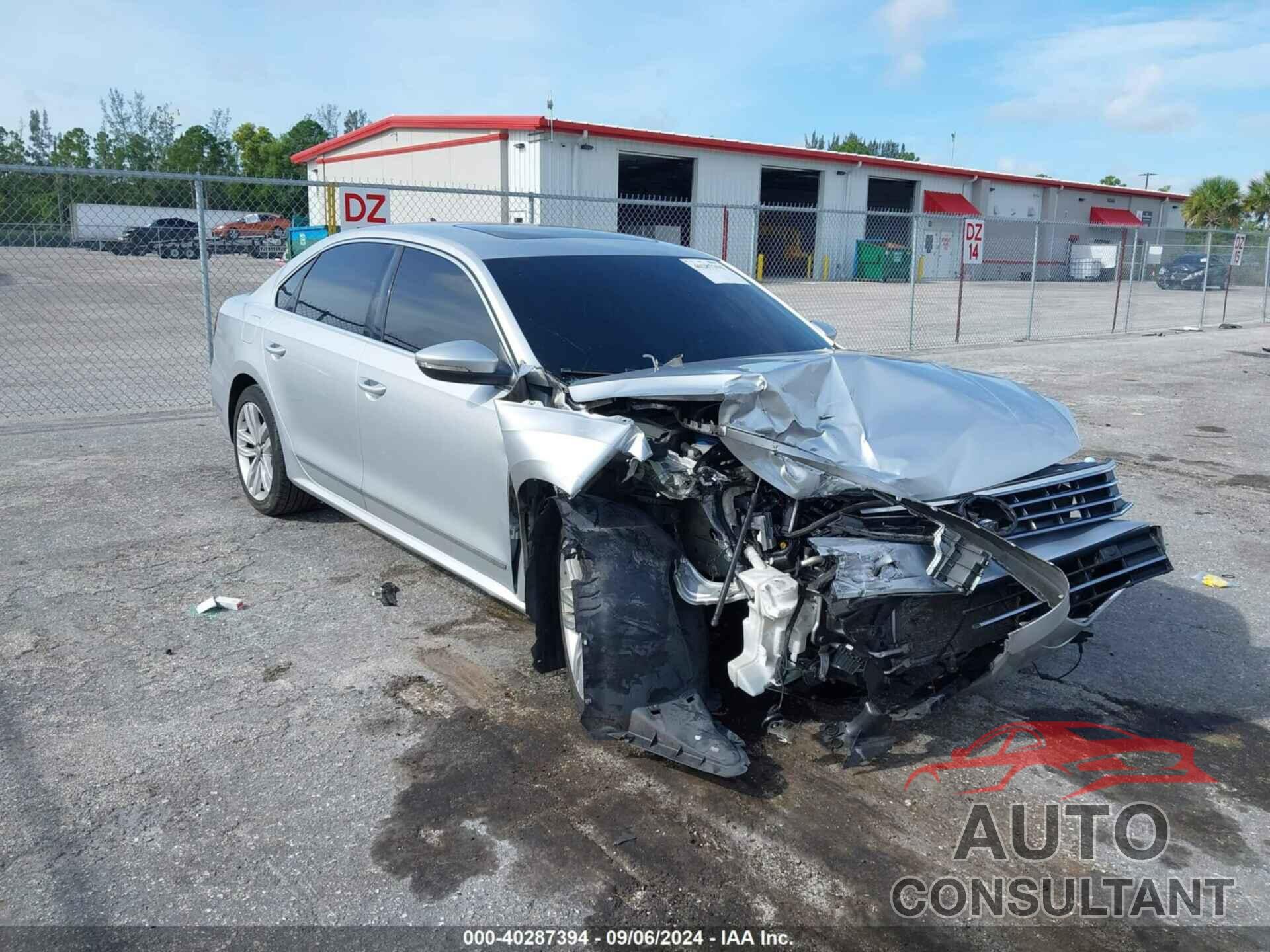 VOLKSWAGEN PASSAT 2017 - 1VWGT7A30HC009621