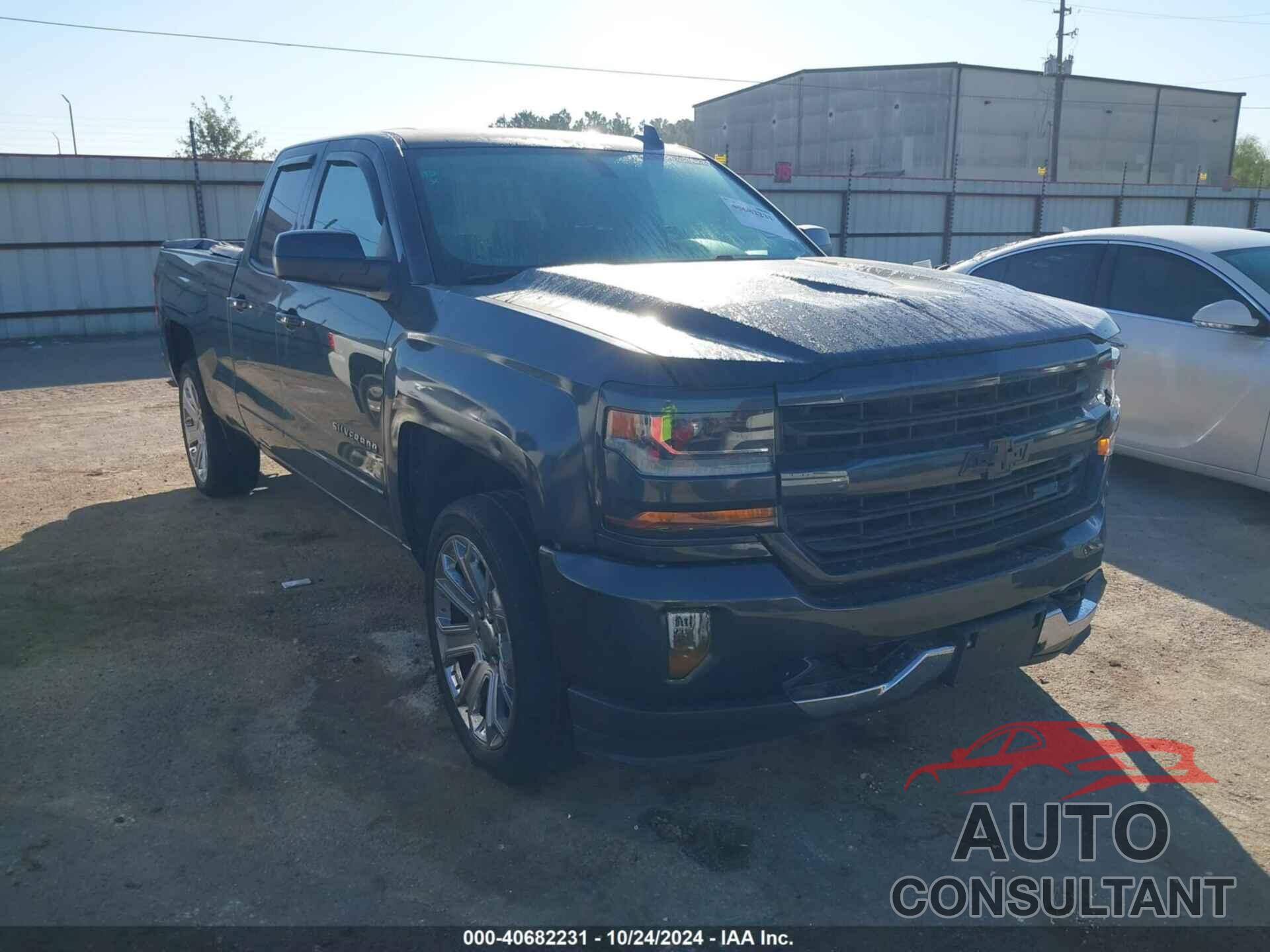 CHEVROLET SILVERADO 1500 2018 - 1GCVKREC0JZ245871