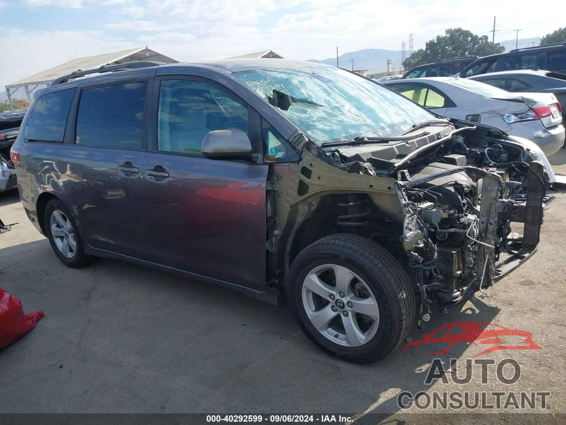 TOYOTA SIENNA 2018 - 5TDKZ3DC4JS963373