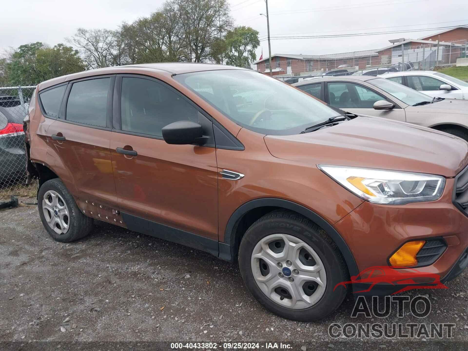 FORD ESCAPE 2017 - 1FMCU0F77HUB19623