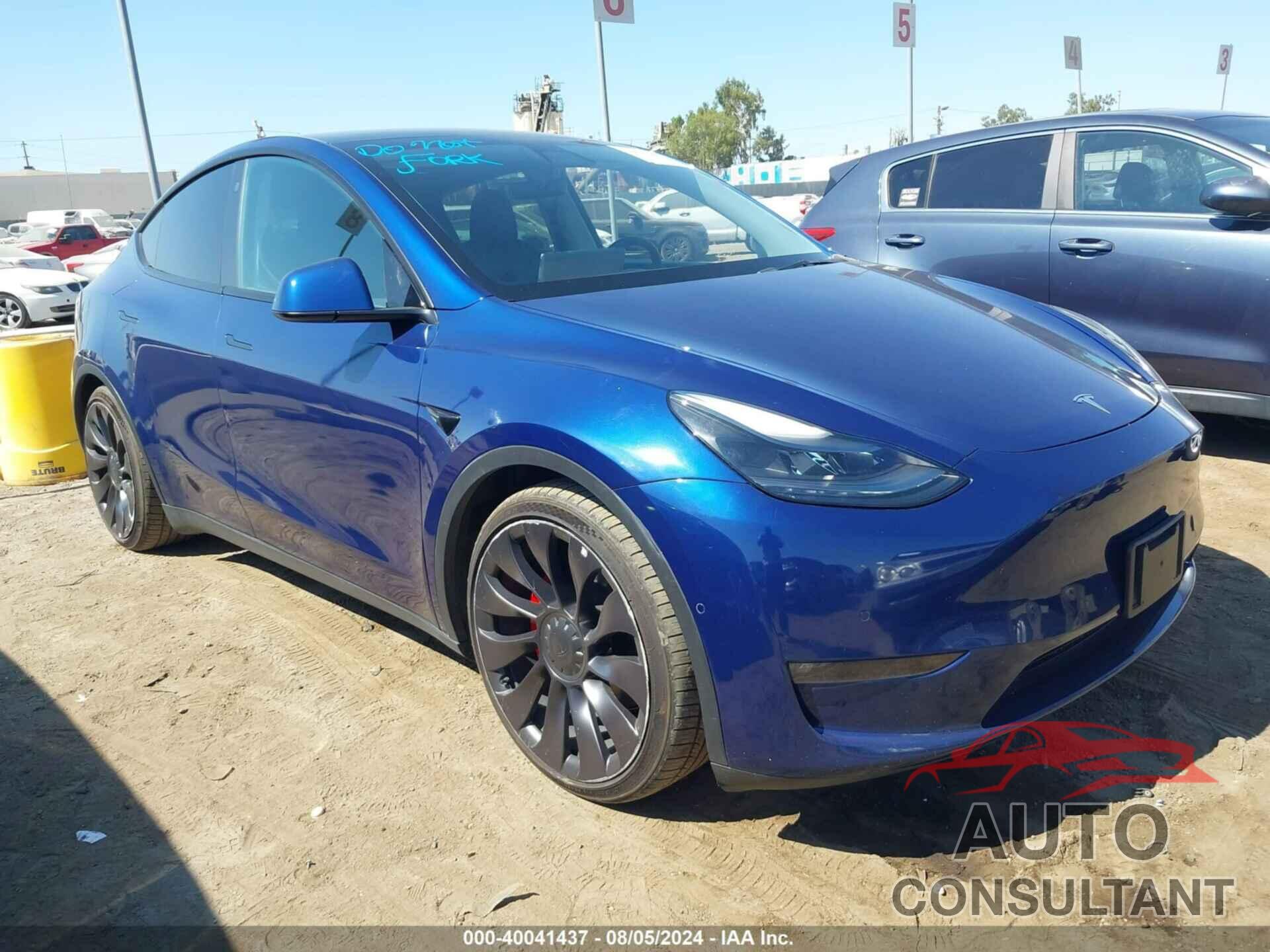 TESLA MODEL Y 2021 - 5YJYGDEEXMF192397