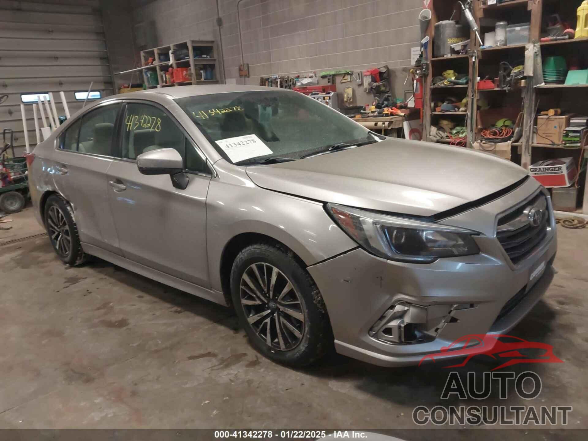 SUBARU LEGACY 2019 - 4S3BNAF66K3027717