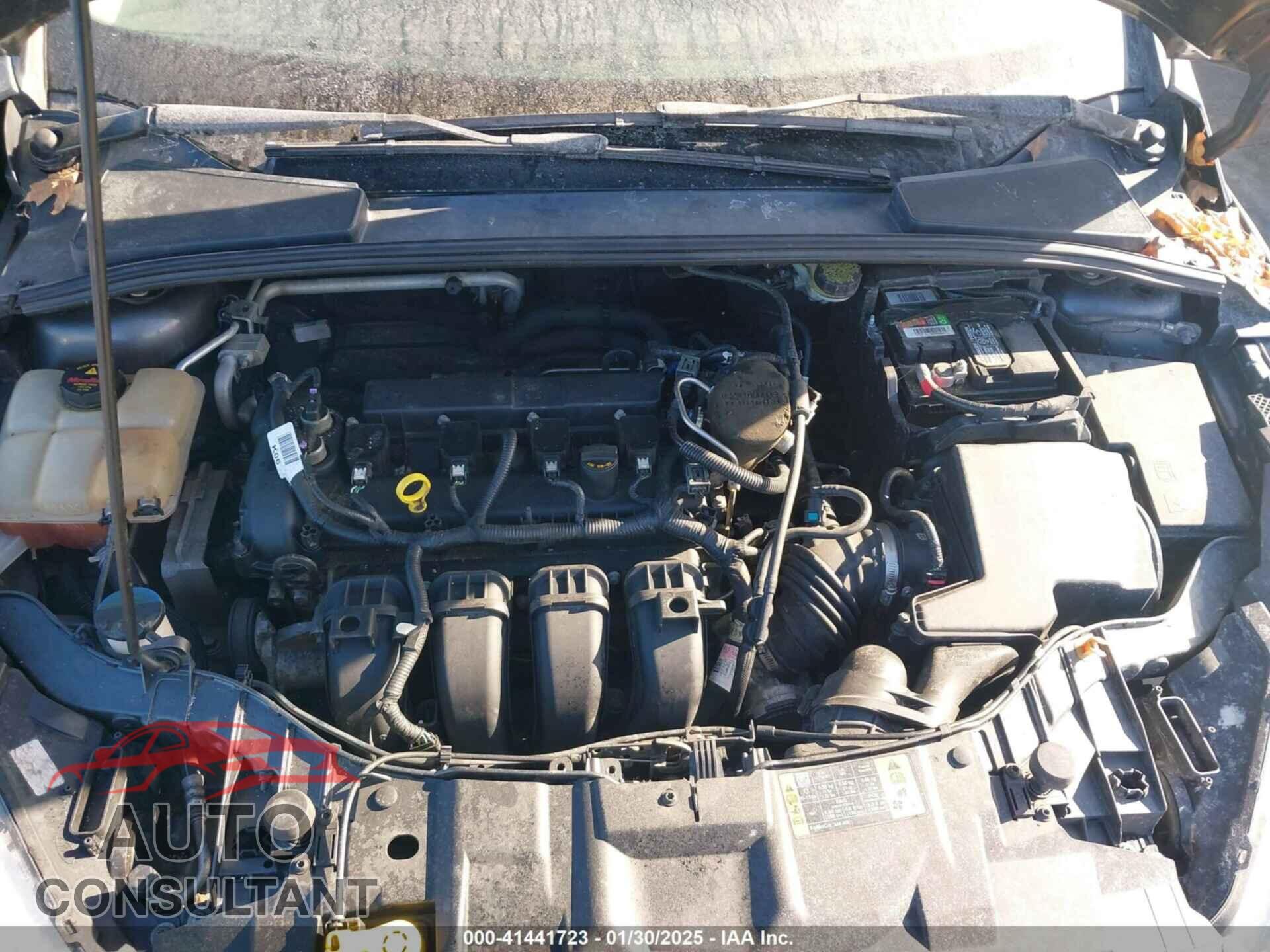 FORD FOCUS 2015 - 1FADP3E25FL264210