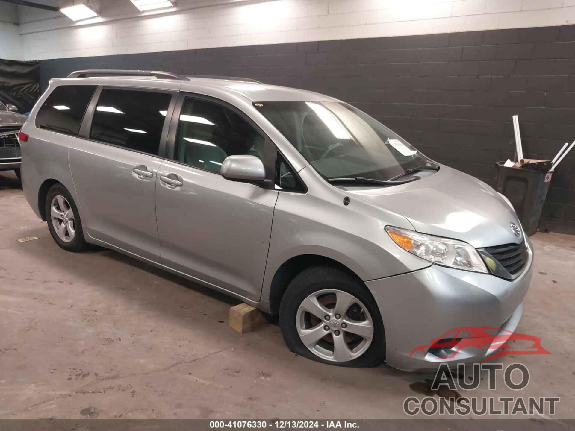 TOYOTA SIENNA 2011 - 5TDKK3DC8BS170566