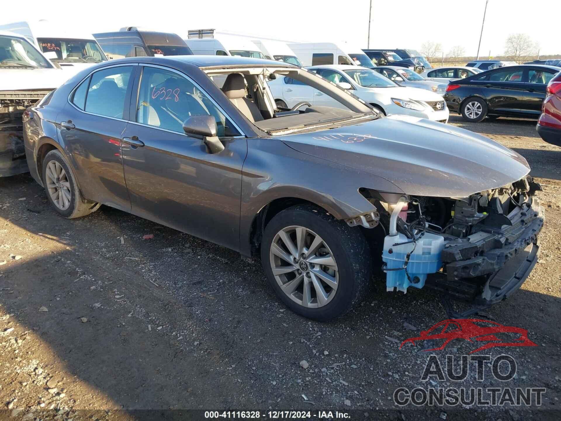 TOYOTA CAMRY 2022 - 4T1C11AK0NU712200