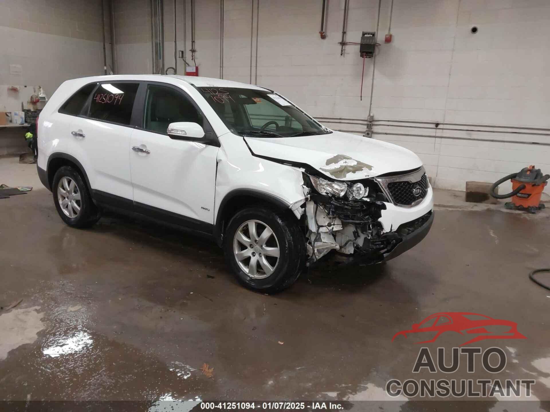 KIA SORENTO 2011 - 5XYKTCA14BG007524
