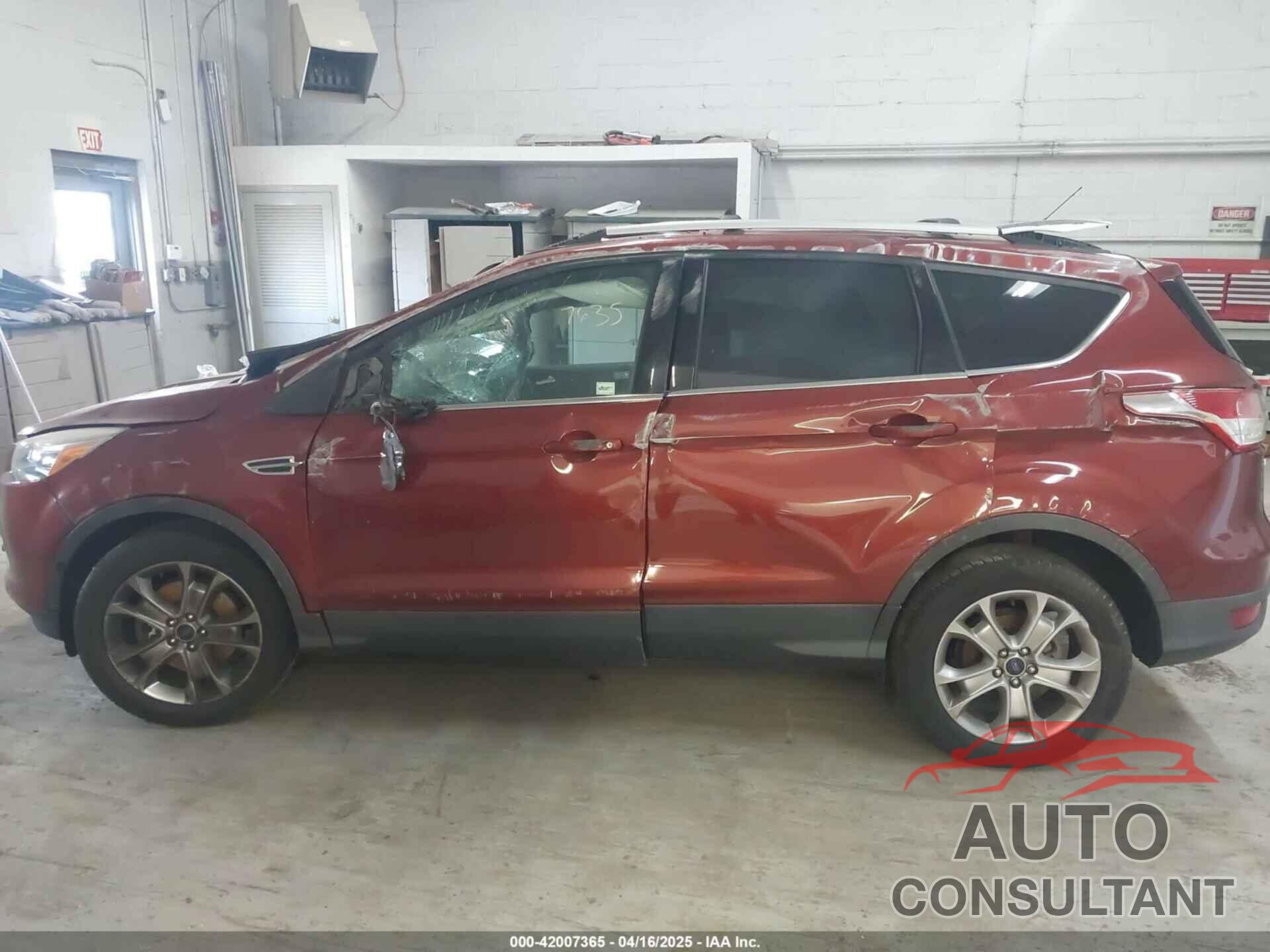 FORD ESCAPE 2016 - 1FMCU9J90GUB18499
