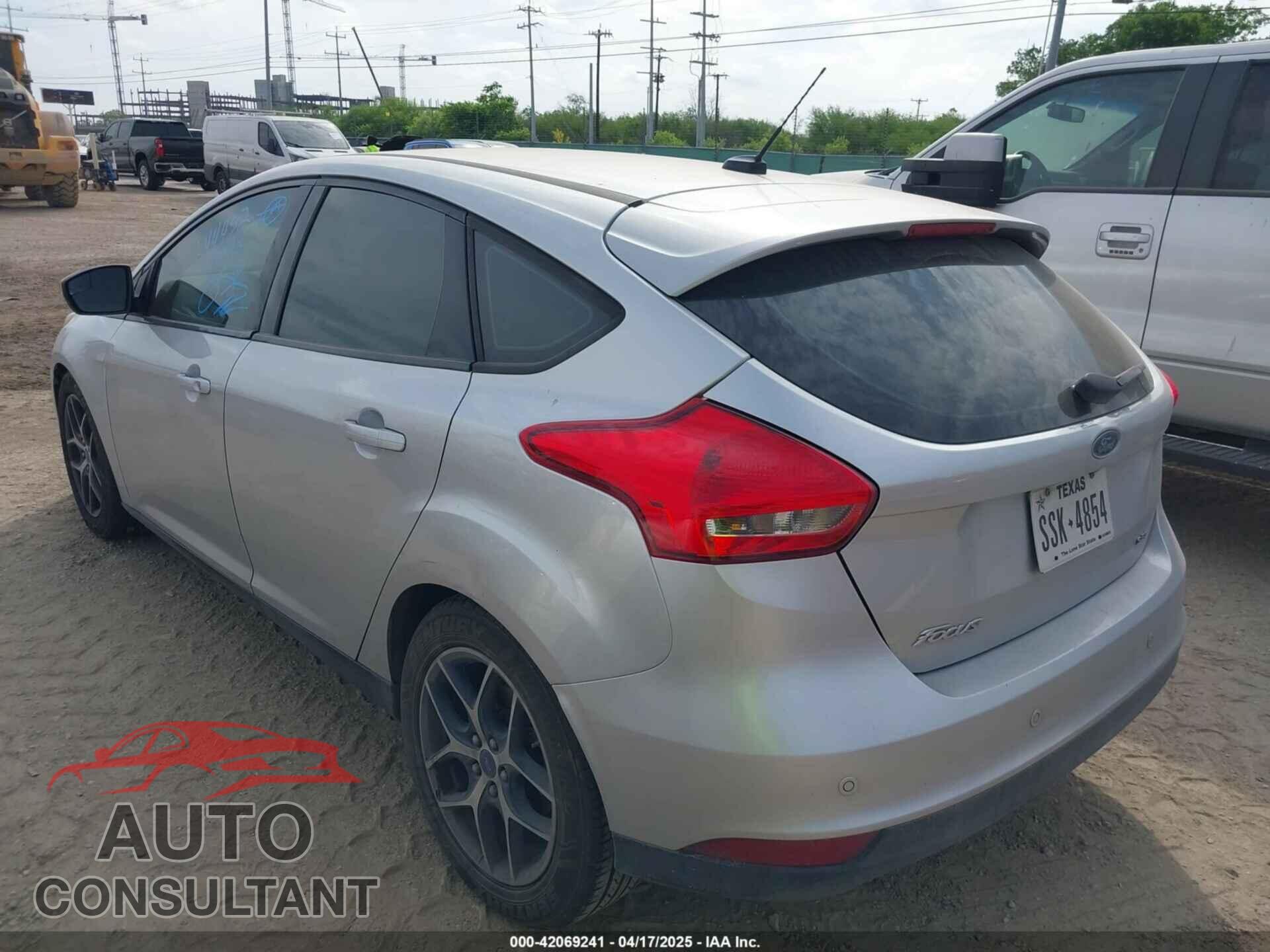 FORD FOCUS 2017 - 1FADP3M20HL244452