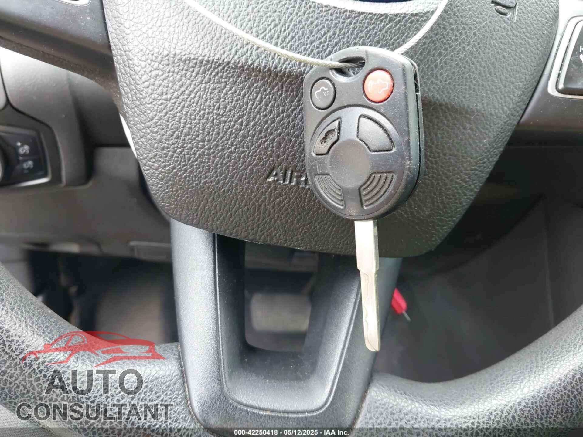 FORD FOCUS 2015 - 1FADP3E28FL212859