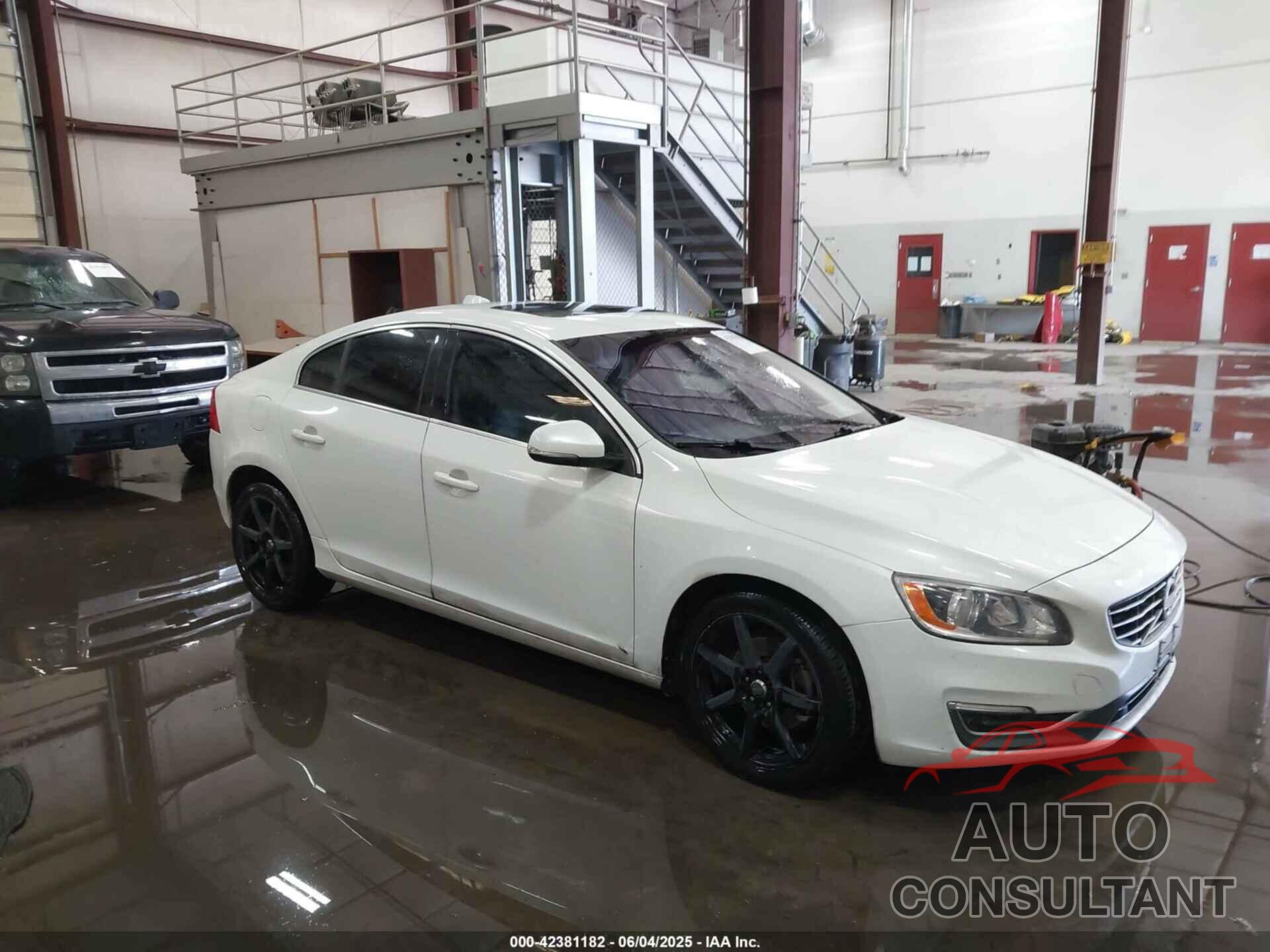 VOLVO S60 2015 - YV126MFCXF1307818