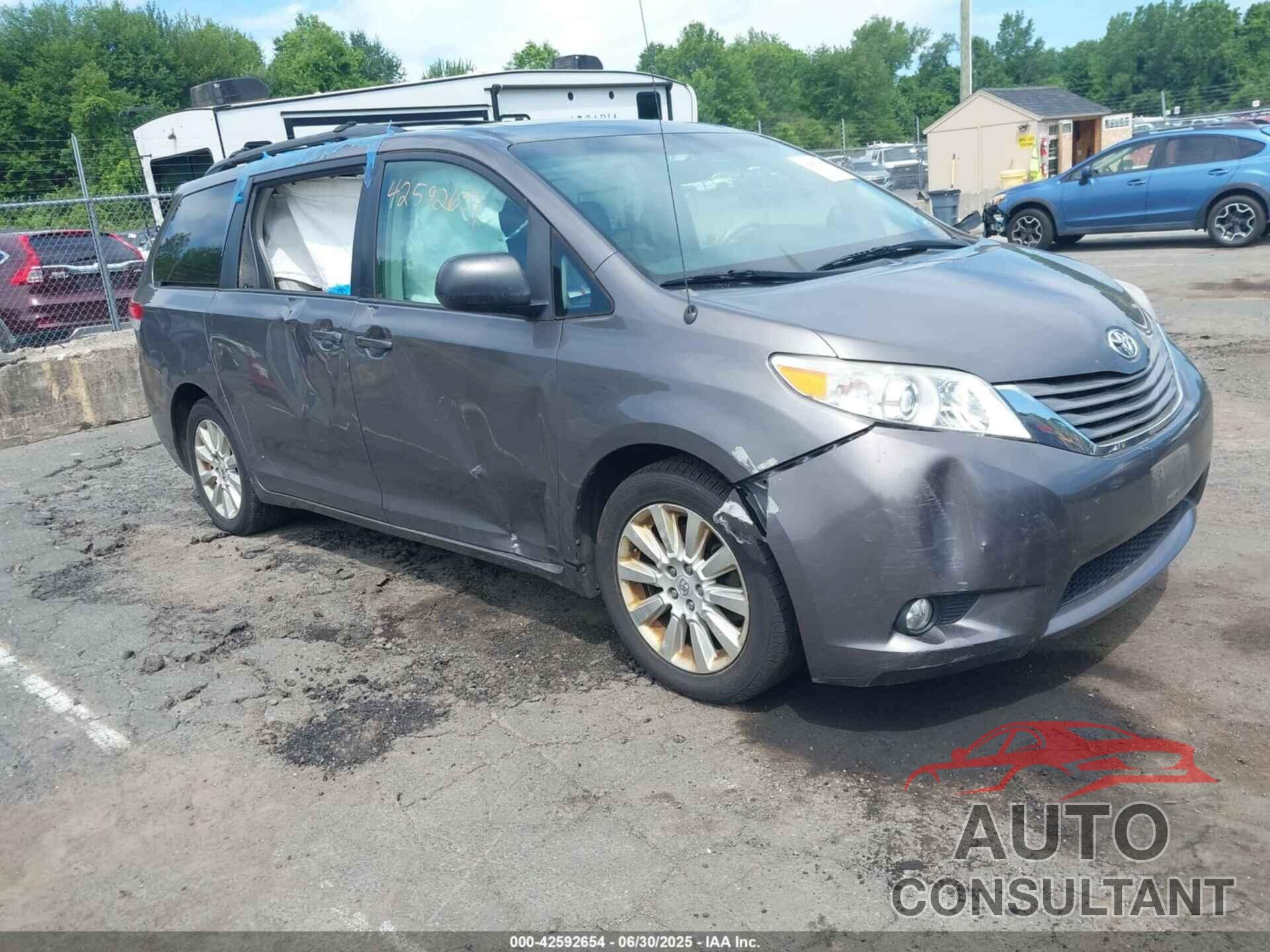TOYOTA SIENNA 2011 - 5TDDK3DC8BS028176