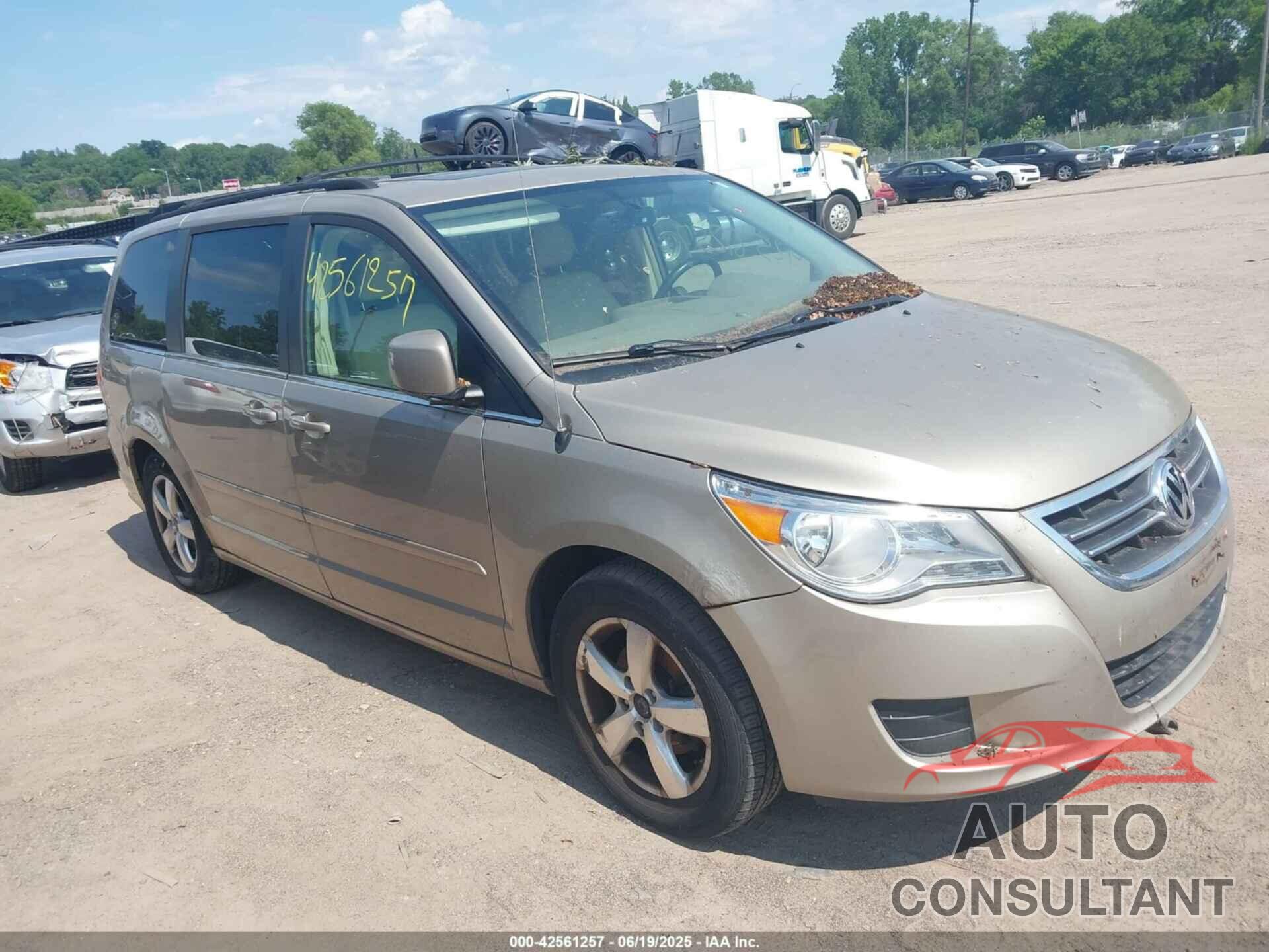 VOLKSWAGEN ROUTAN 2009 - 2V8HW54XX9R543420