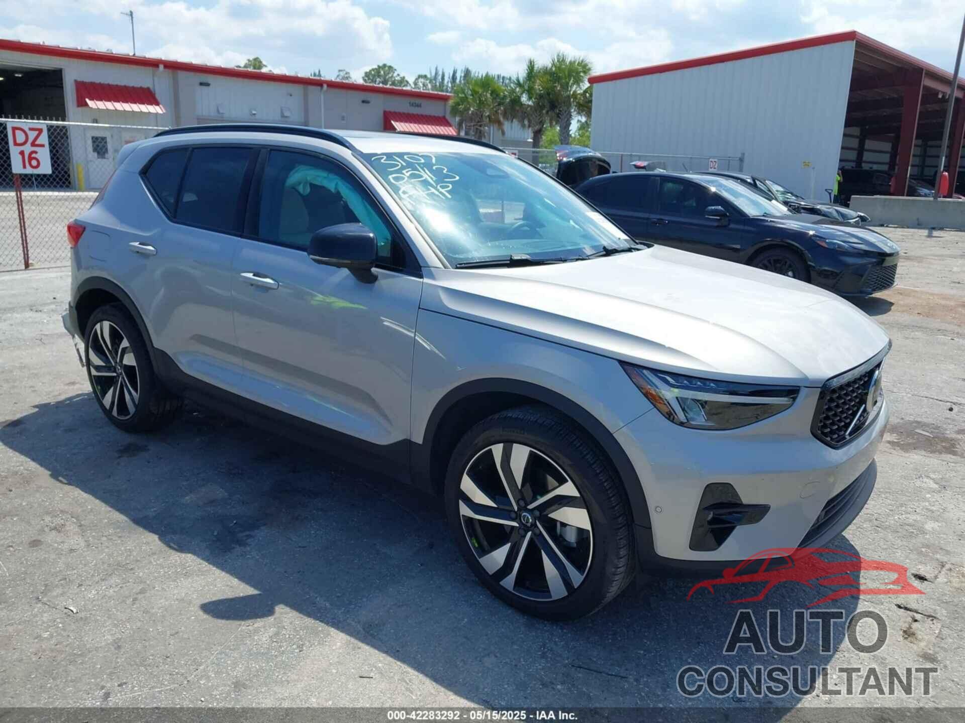 VOLVO XC40 2024 - YV4L12ULXR2293107
