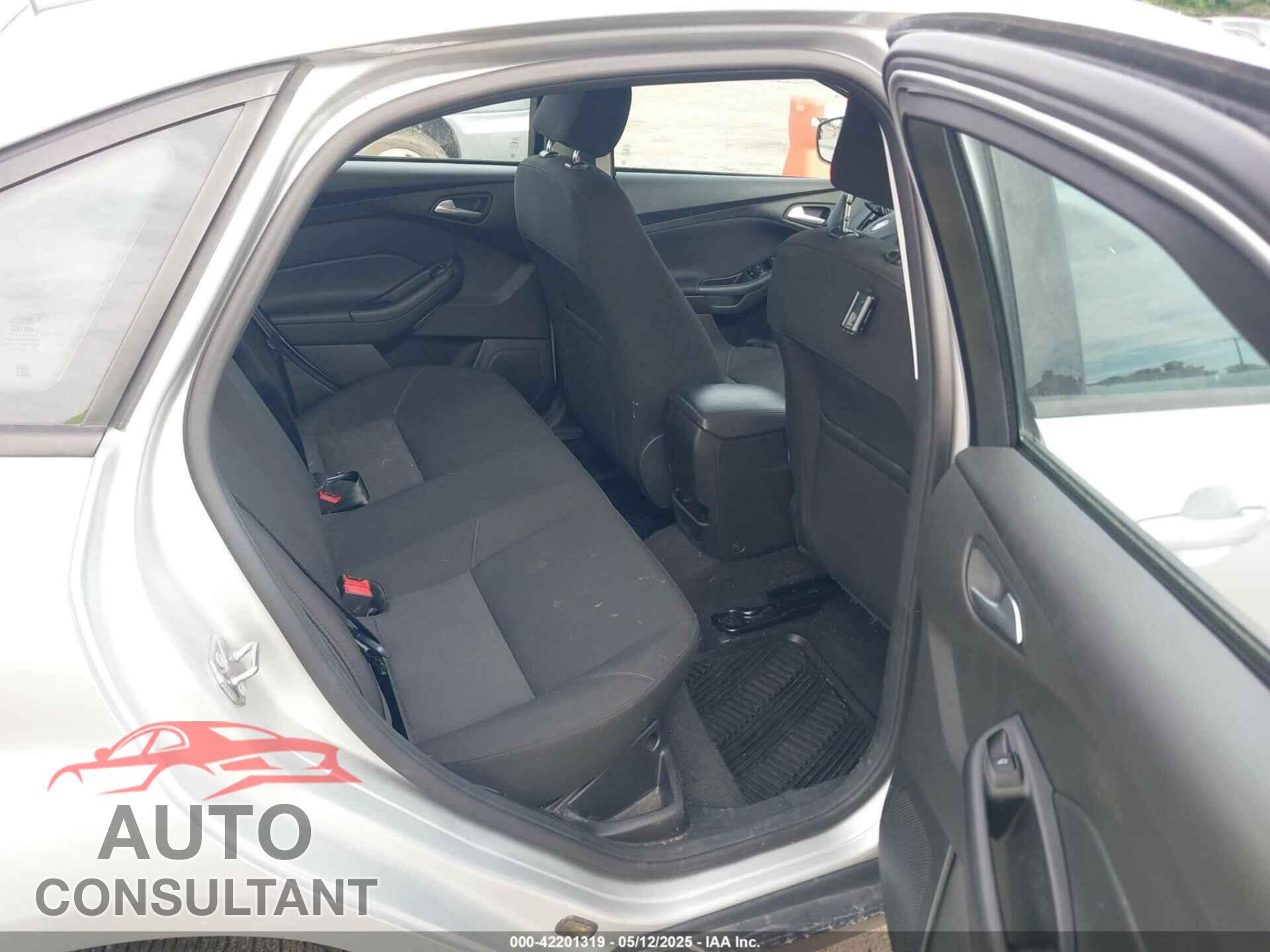 FORD FOCUS 2015 - 1FADP3F22FL342876