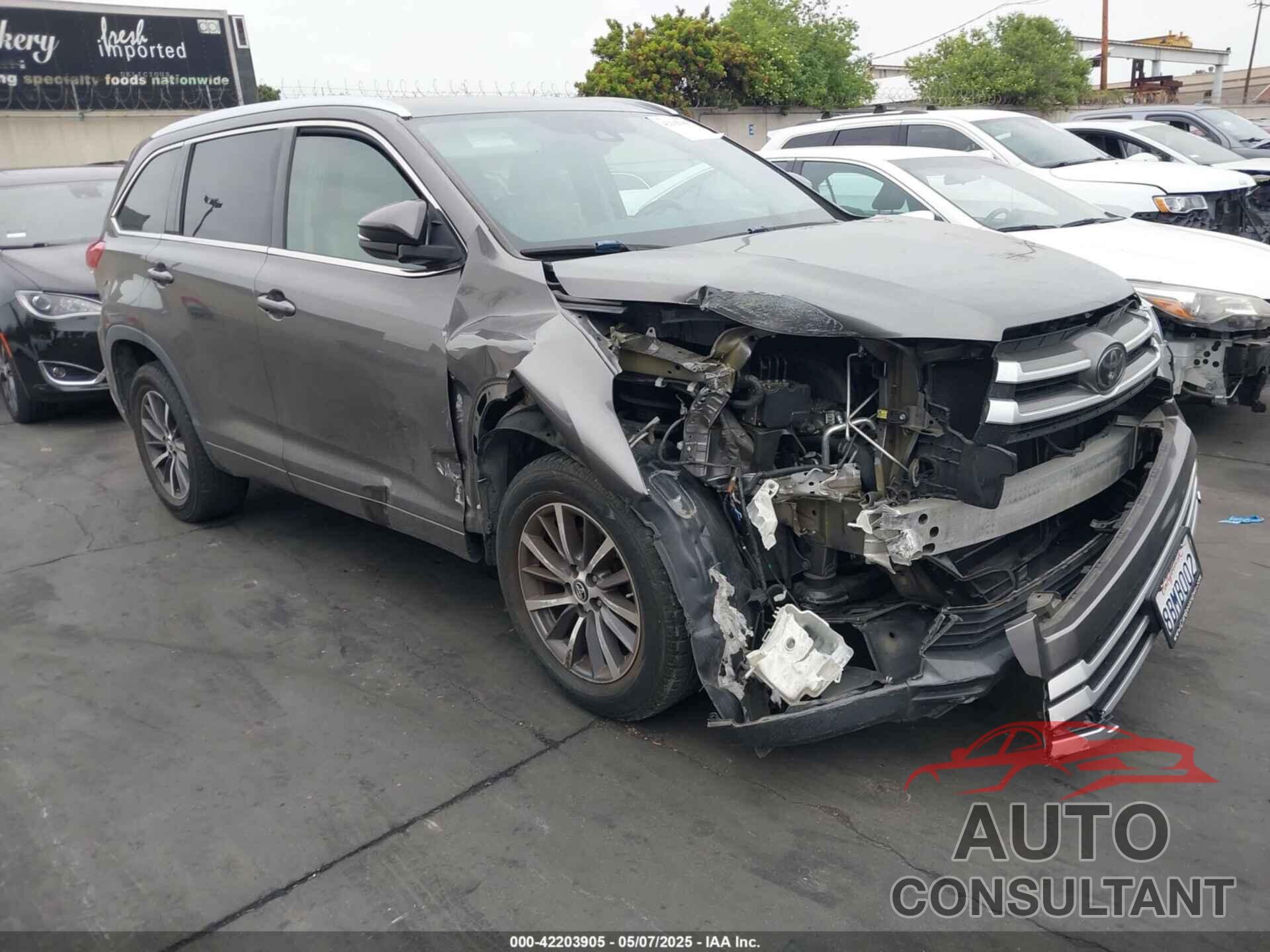 TOYOTA HIGHLANDER 2017 - 5TDKZRFH1HS526047