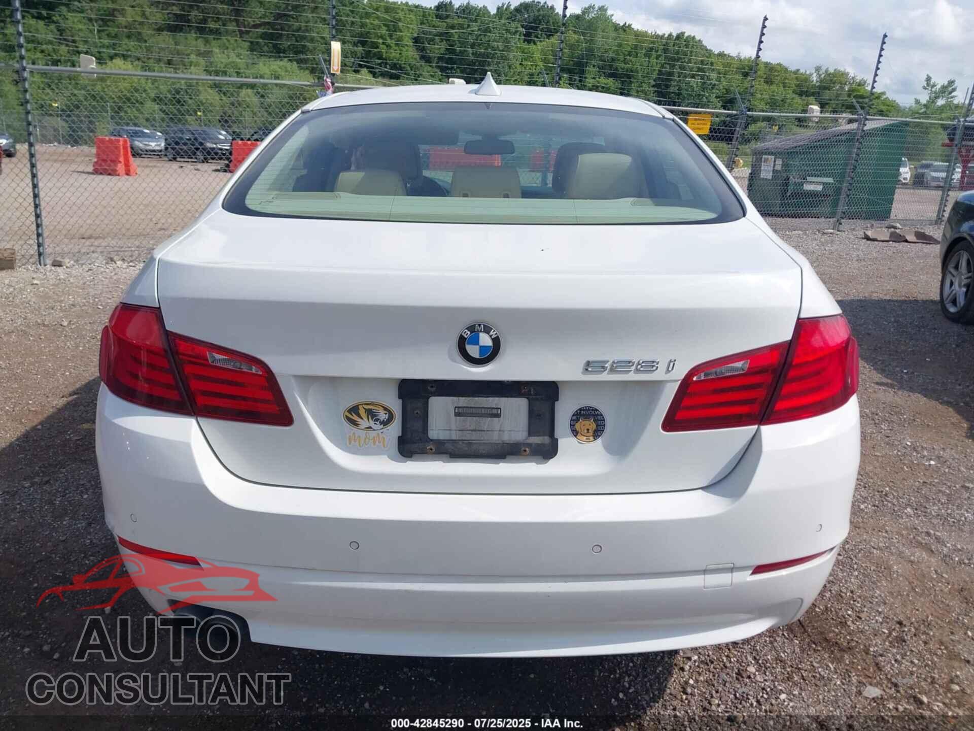 BMW 528I 2011 - WBAFR1C52BC741052