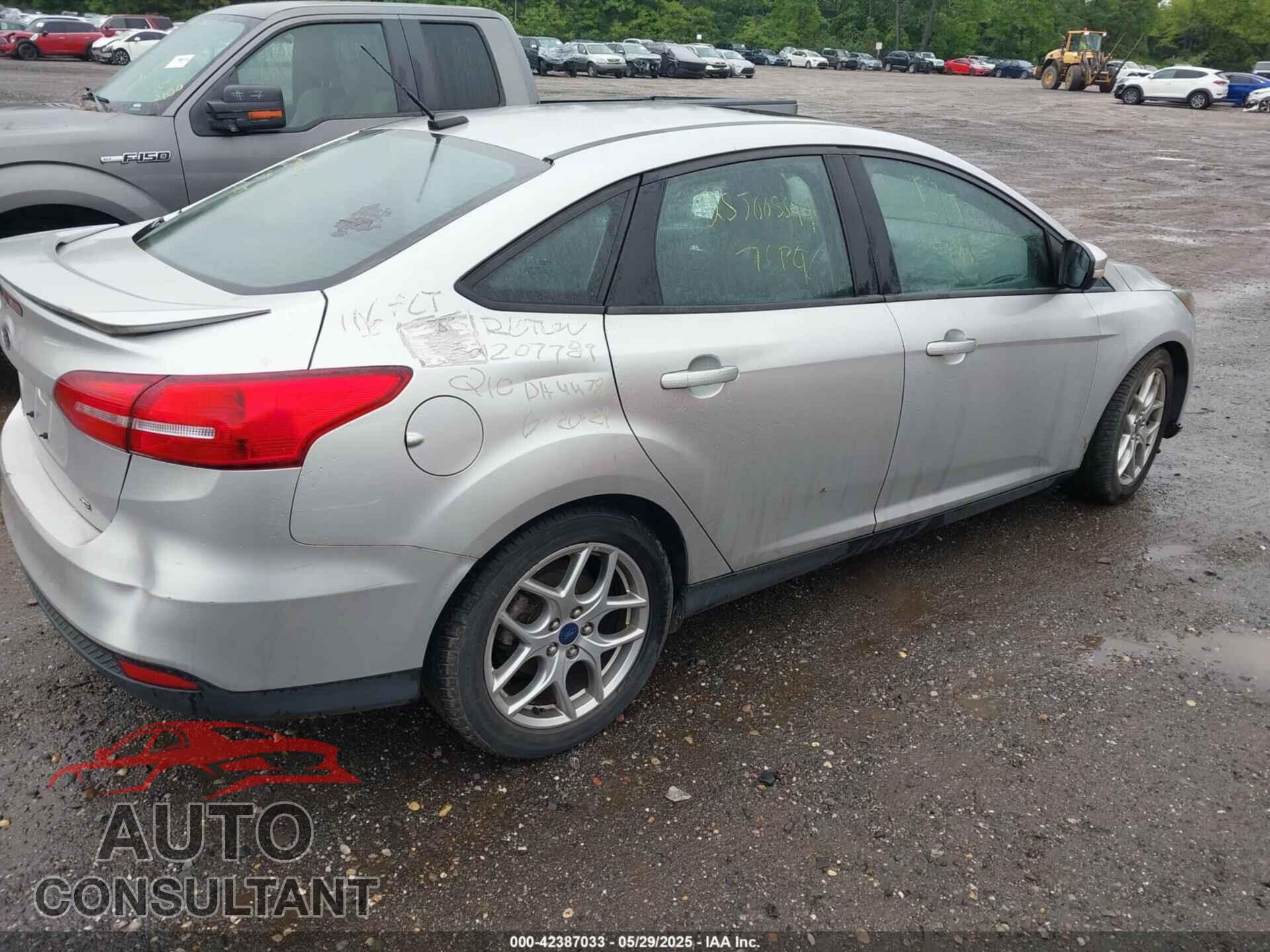 FORD FOCUS 2015 - 1FADP3F29FL302519