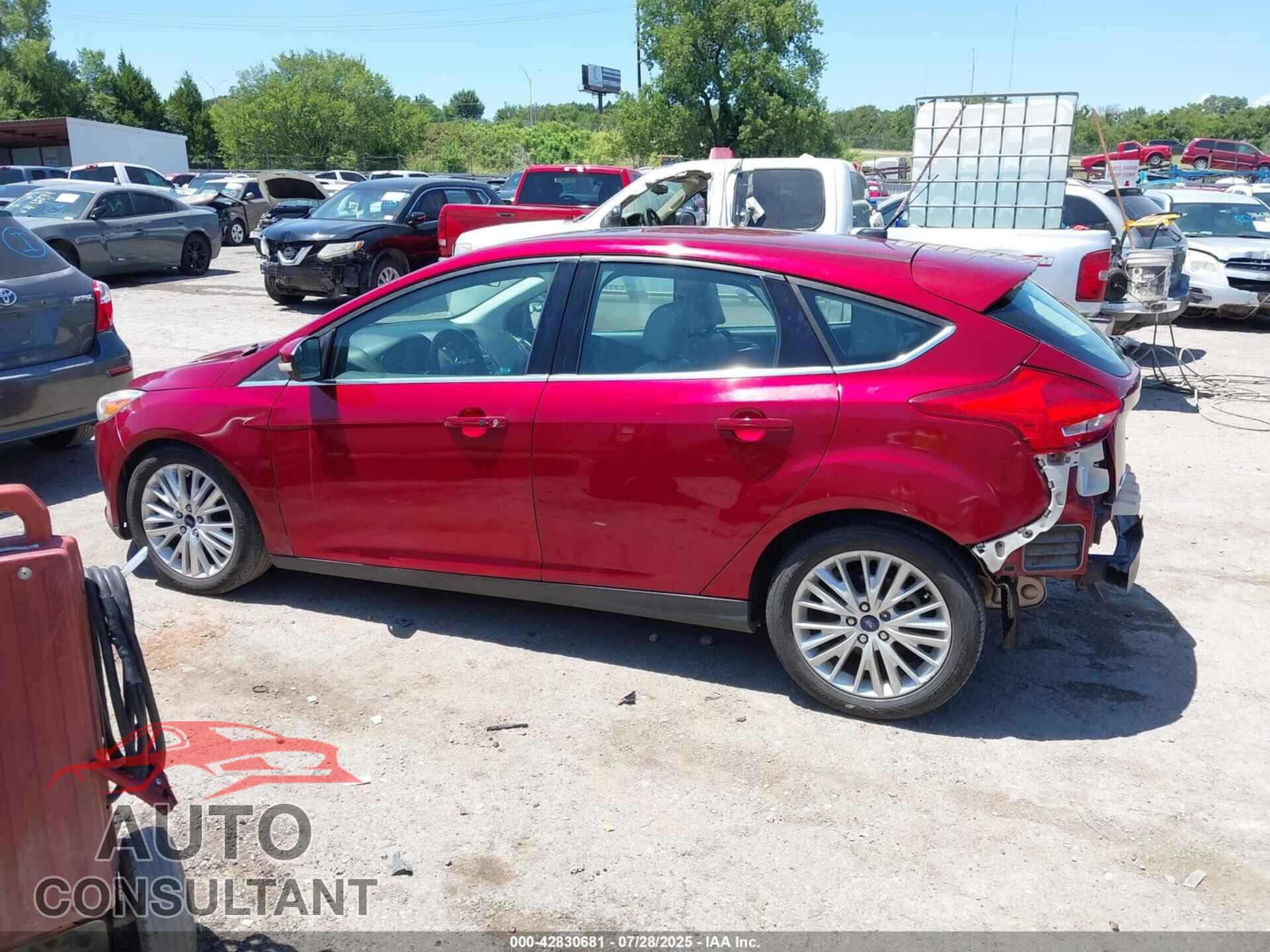 FORD FOCUS 2016 - 1FADP3N25GL321426