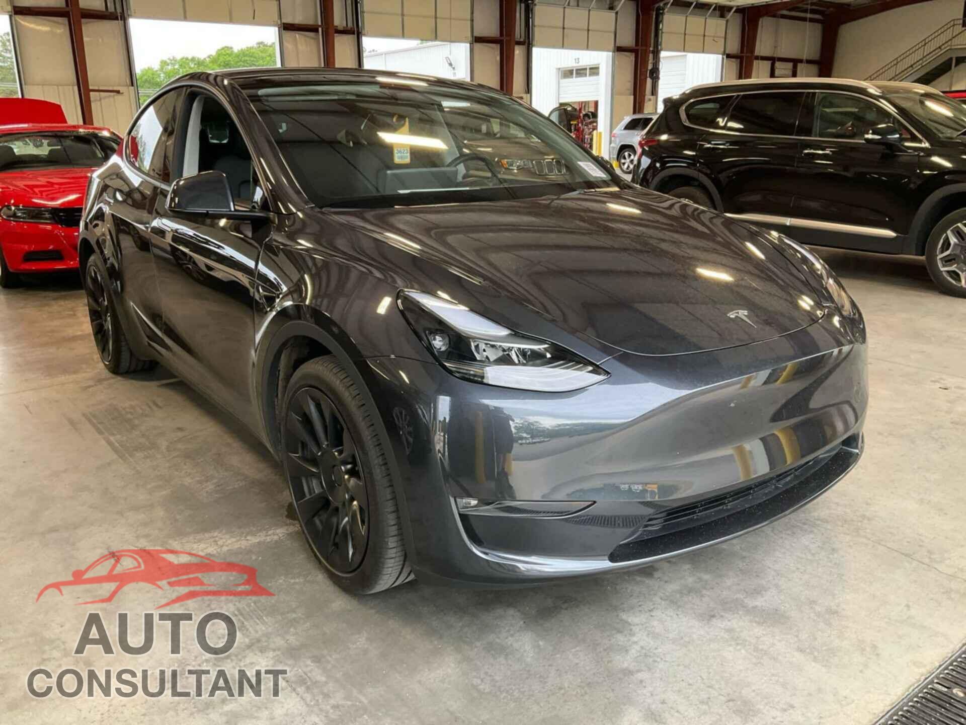 TESLA MODEL Y 2024 - 7SAYGDEE8RF986468