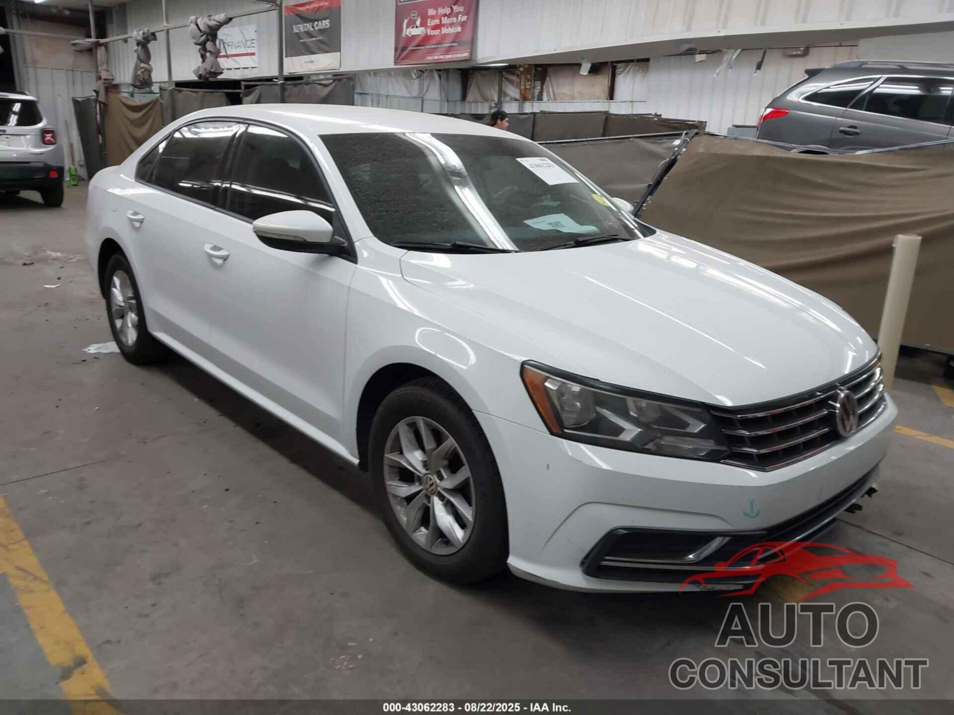 VOLKSWAGEN PASSAT 2018 - 1VWAA7A31JC014814