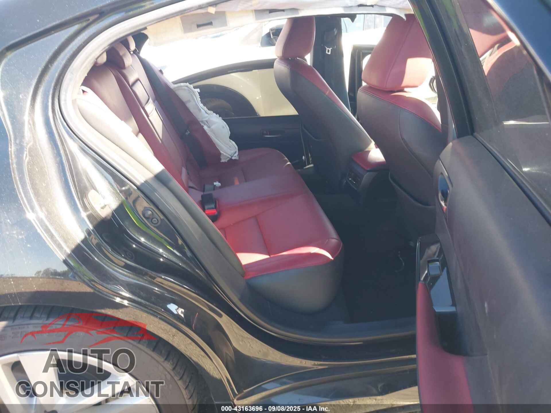 LEXUS IS 300 2021 - JTHCA1D27M5114077