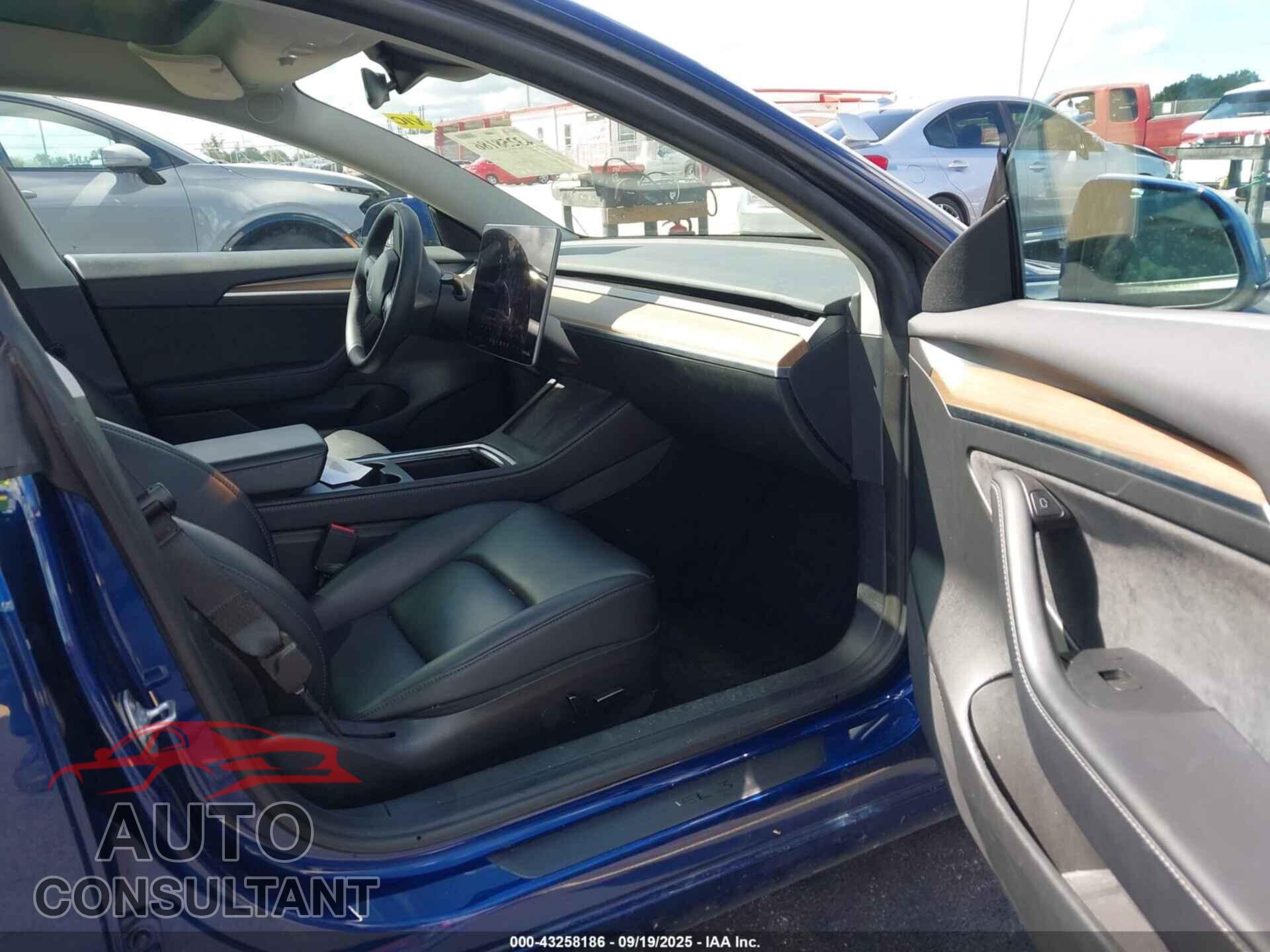 TESLA MODEL 3 2023 - 5YJ3E1EA3PF677688