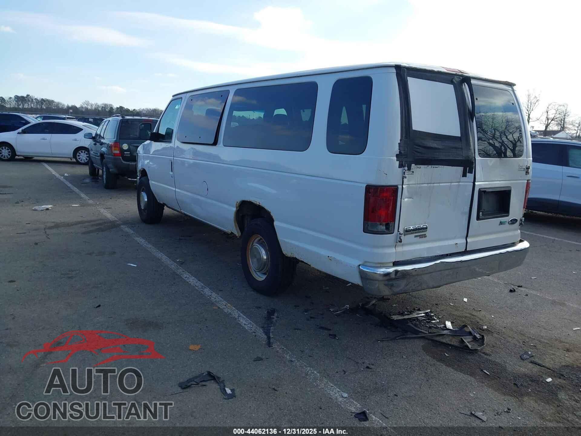 FORD E-350 SUPER DUTY 2011 - 1FBSS3BL7BDA28552