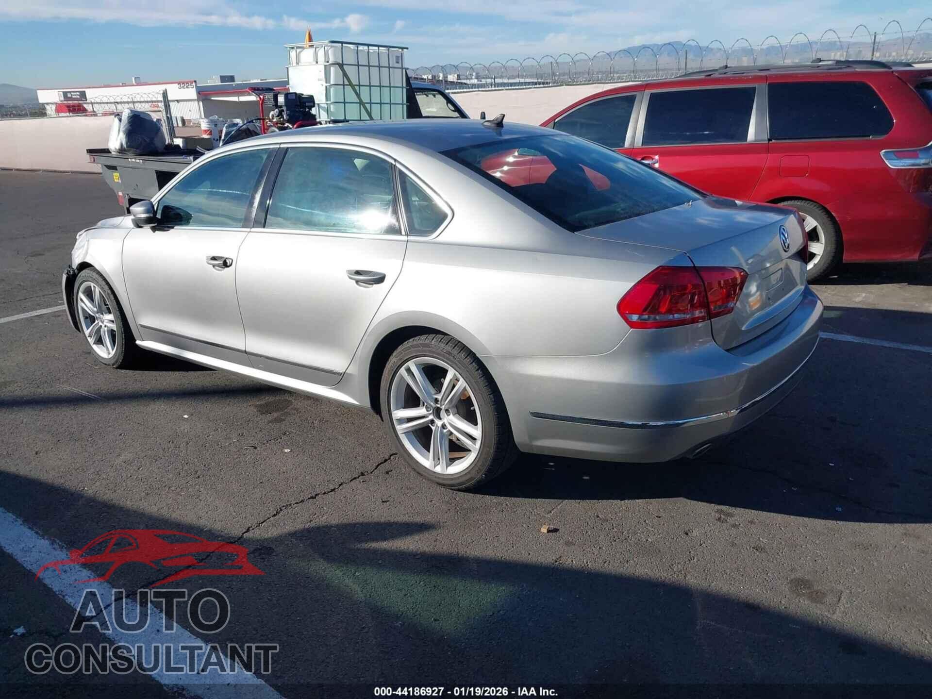 VOLKSWAGEN PASSAT 2012 - 1VWCN7A36CC110471