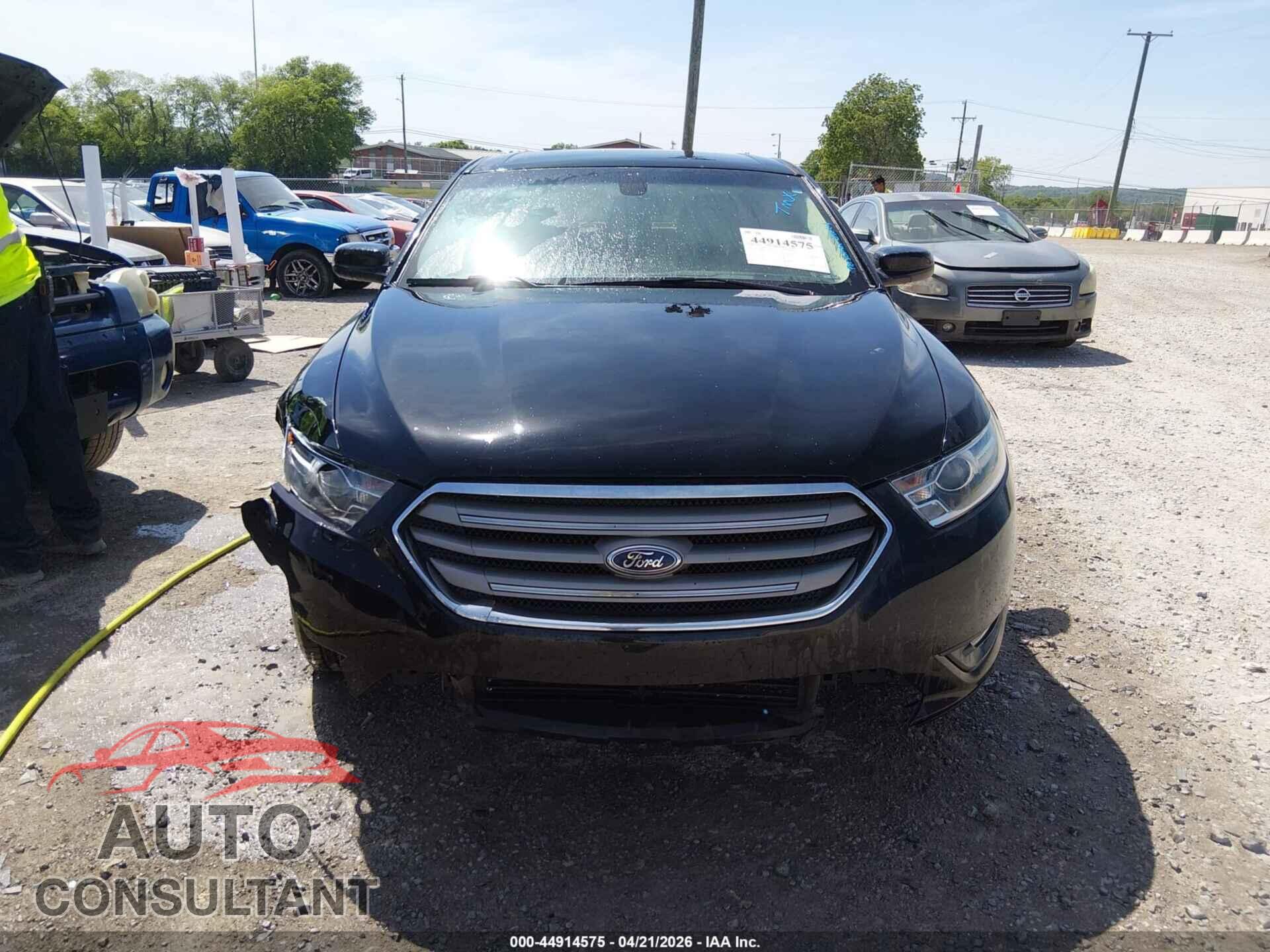 FORD TAURUS 2017 - 1FAHP2E81HG120584
