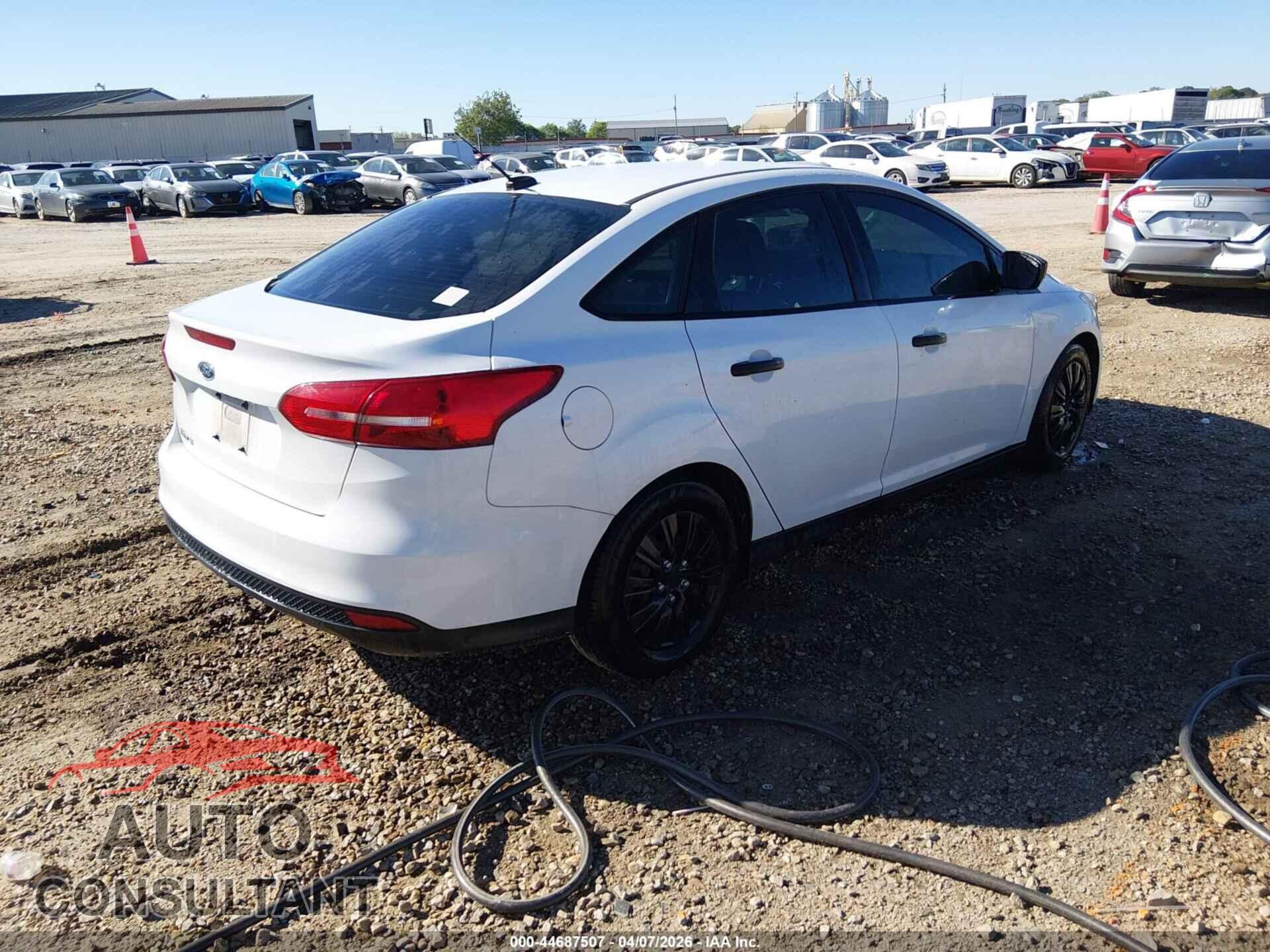 FORD FOCUS 2017 - 1FADP3E29HL312004