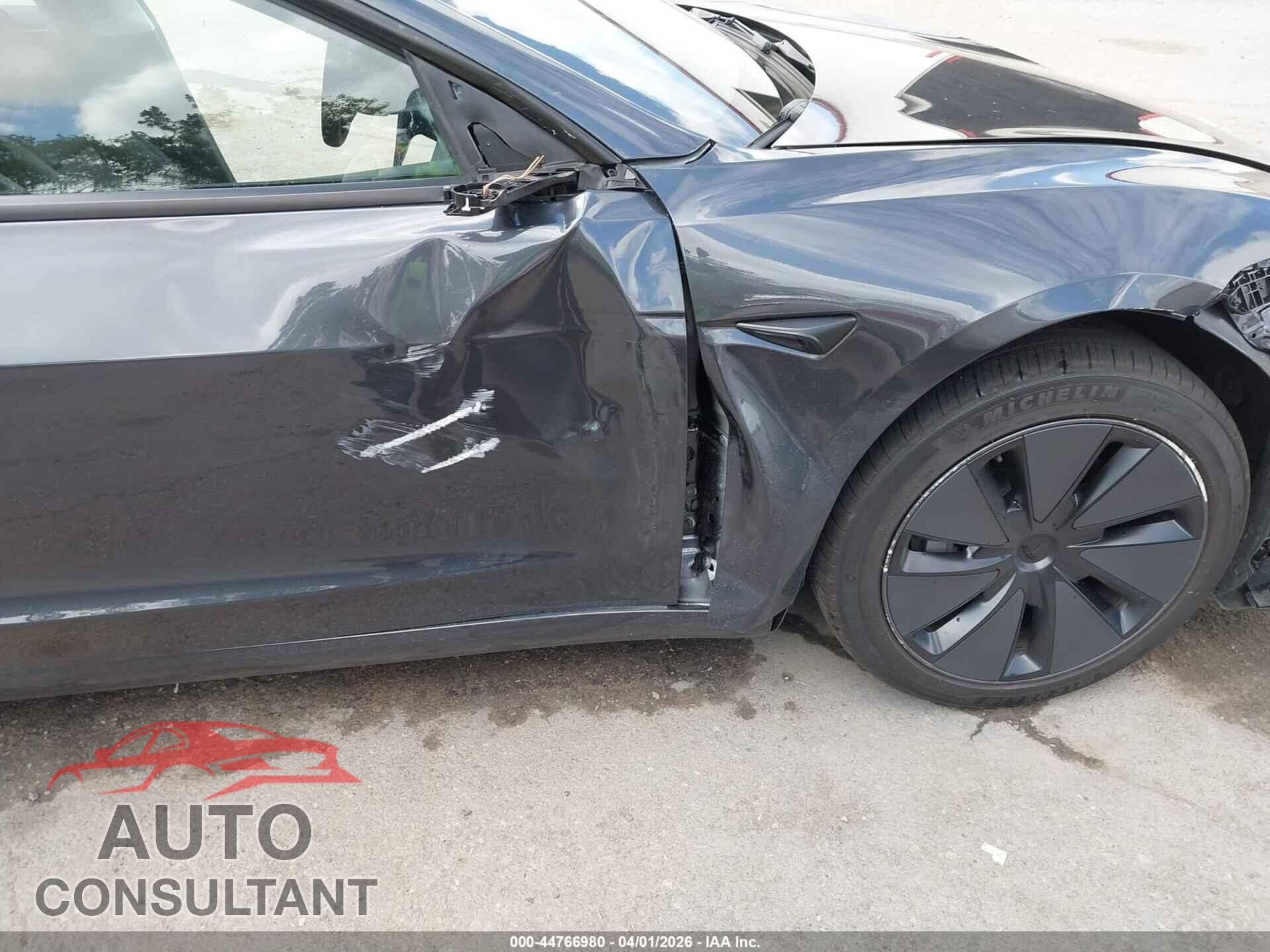 TESLA MODEL 3 2025 - 5YJ3E1EA3SF043385
