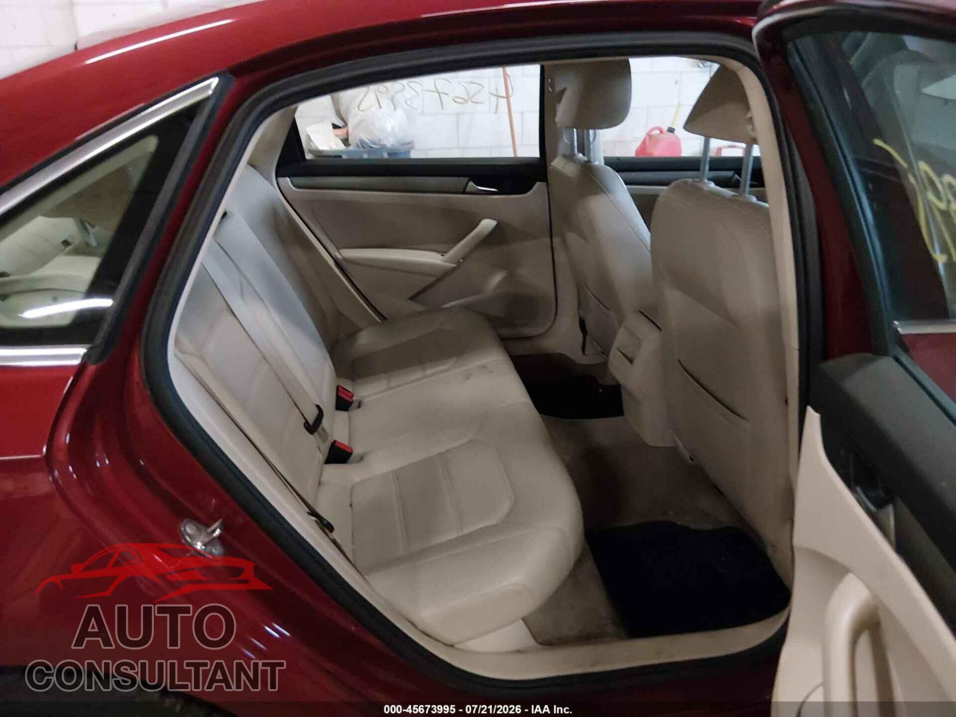 VOLKSWAGEN PASSAT 2015 - 1VWAT7A34FC092425
