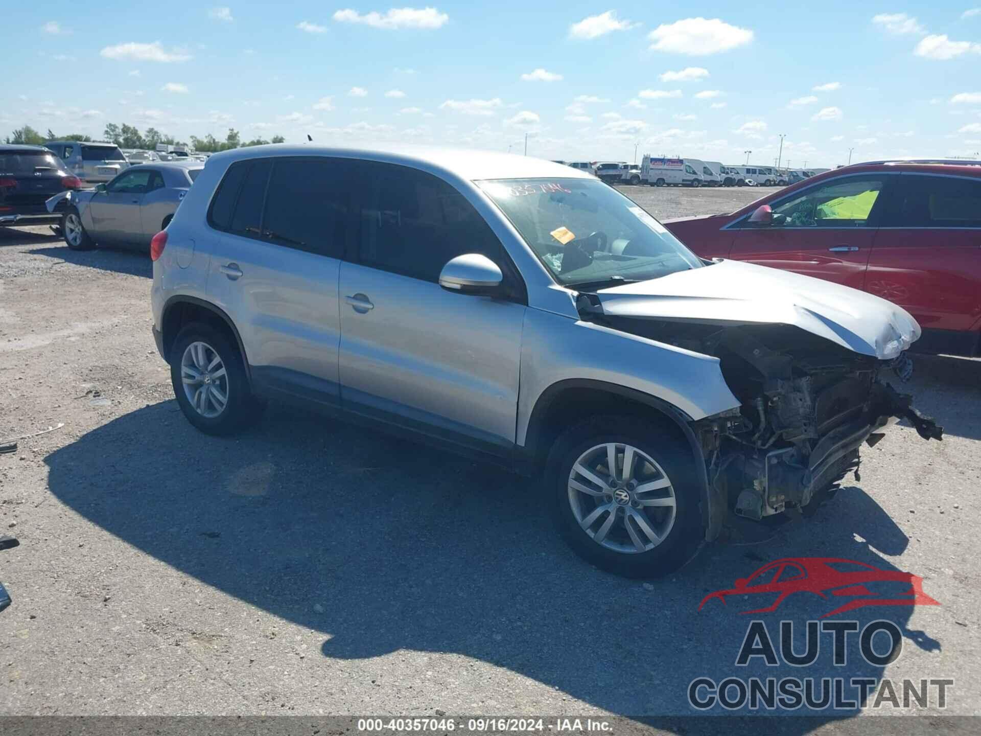 VOLKSWAGEN TIGUAN 2013 - WVGBV3AX7DW055339