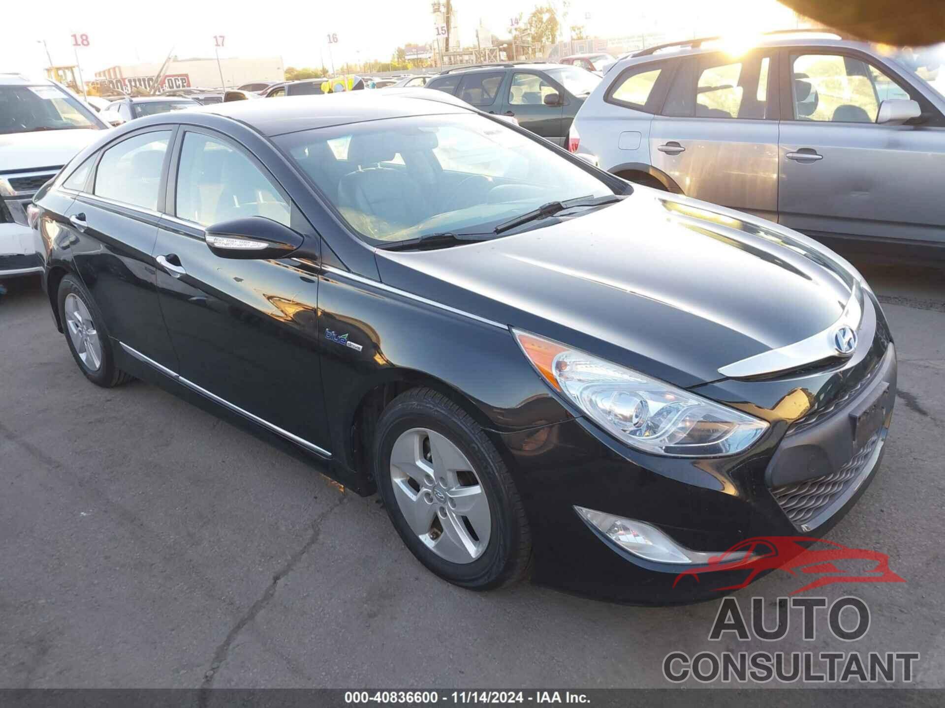 HYUNDAI SONATA HYBRID 2012 - KMHEC4A43CA029444