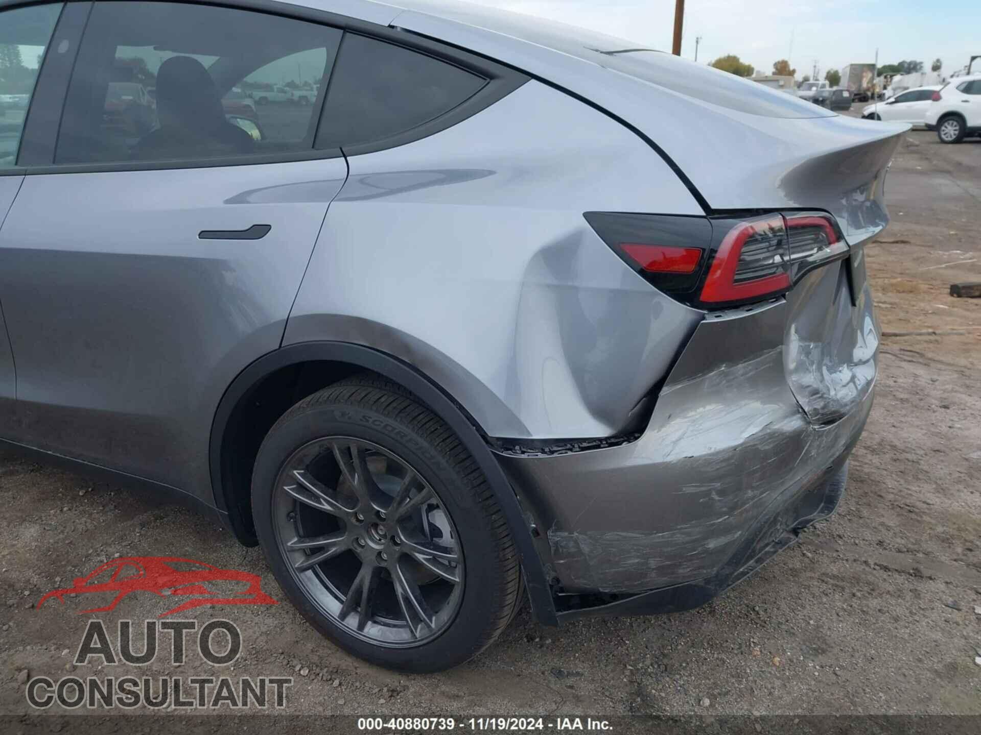 TESLA MODEL Y 2024 - 7SAYGDEE1RA312143