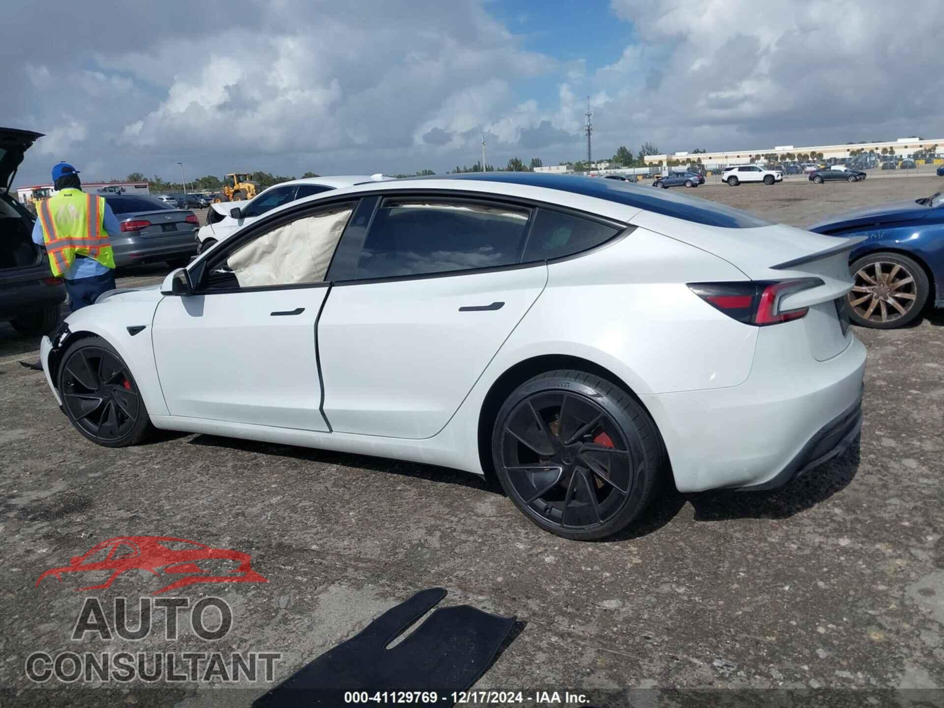 TESLA MODEL 3 2024 - 5YJ3E1ET7RF801529