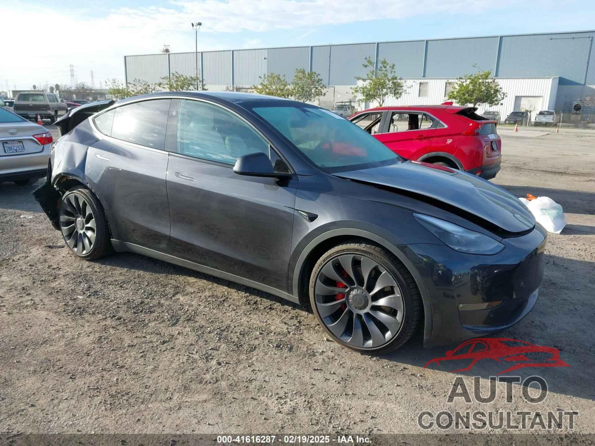 TESLA MODEL Y 2024 - 7SAYGDEF2RF020707