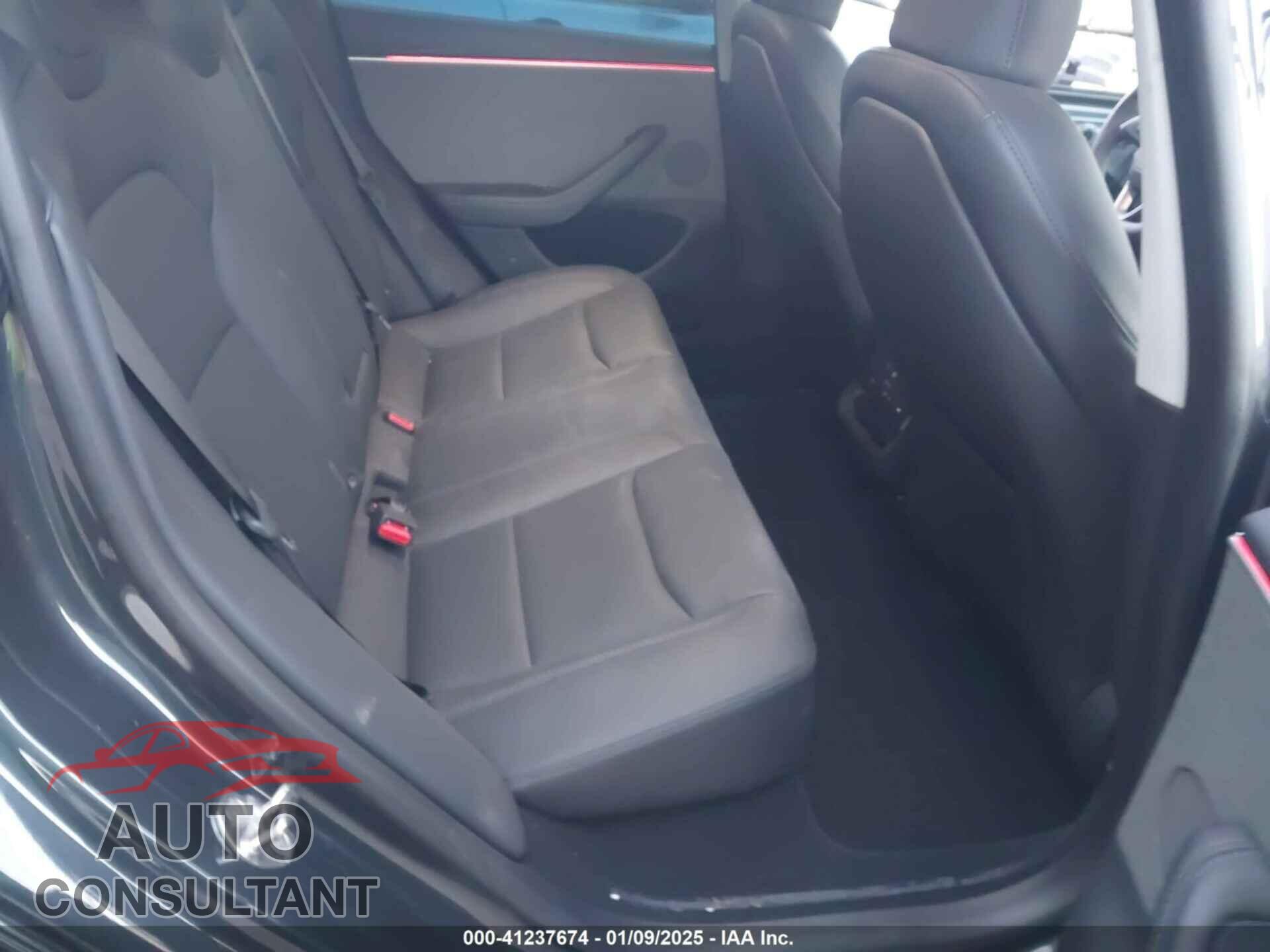 TESLA MODEL 3 2024 - 5YJ3E1EA7RF742352
