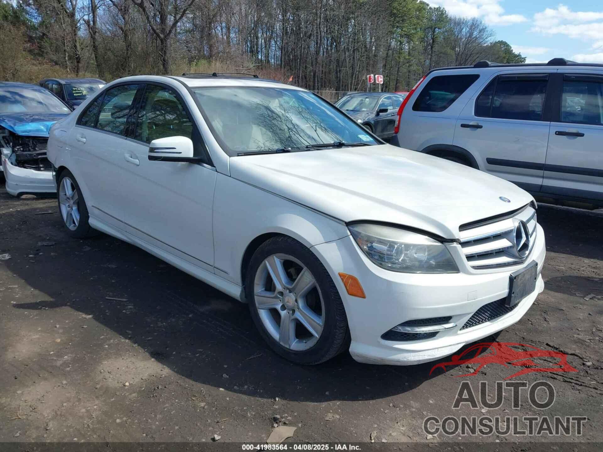 MERCEDES-BENZ C 300 2011 - WDDGF8BB7BR145213