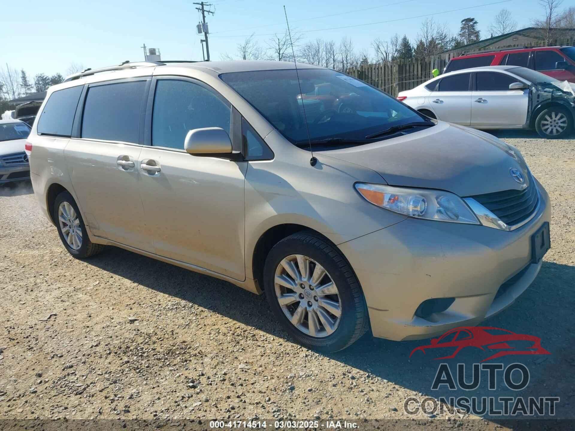 TOYOTA SIENNA 2011 - 5TDJK3DC0BS019829