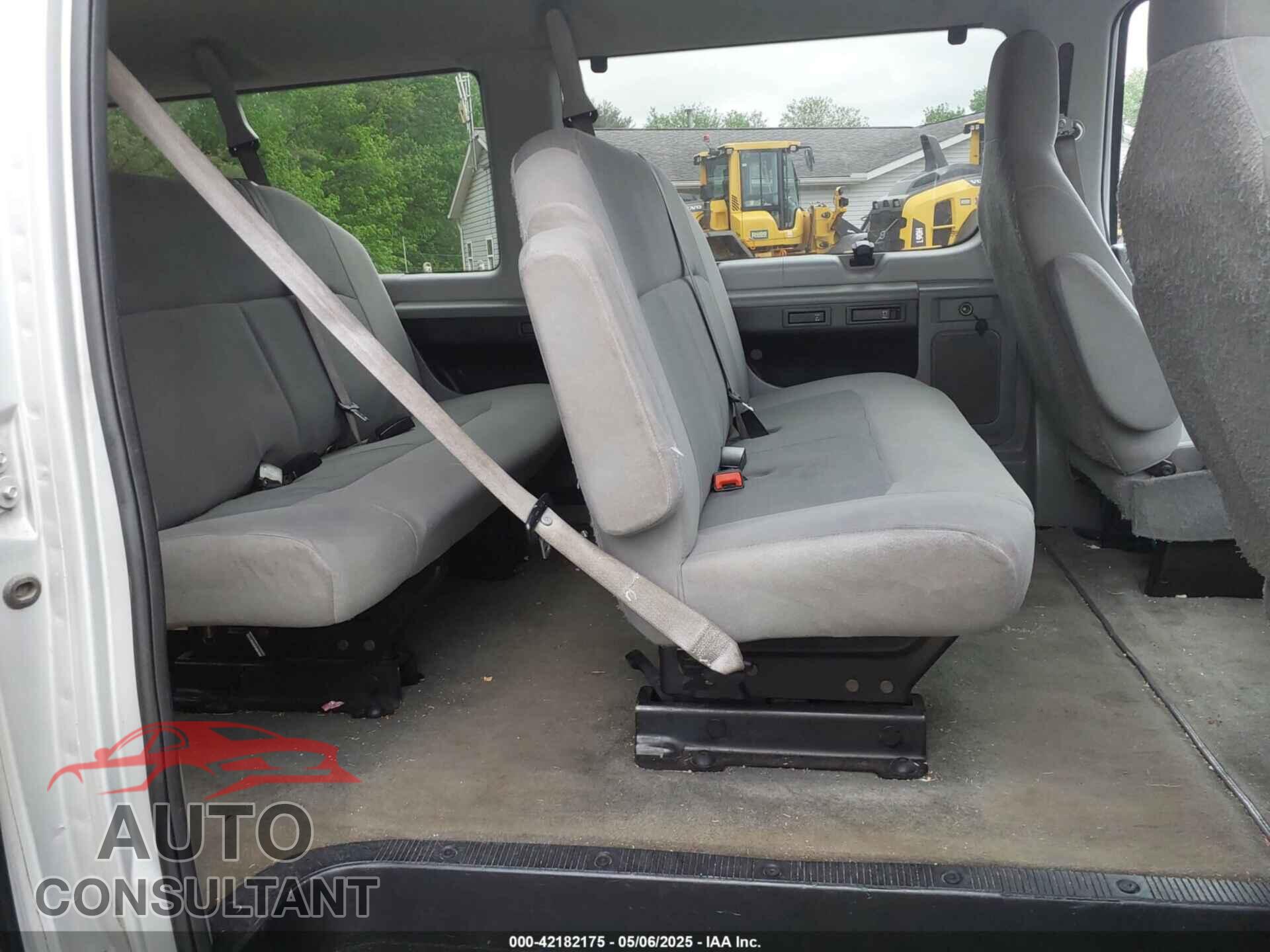 FORD E-350 SUPER DUTY 2011 - 1FBNE3BL0BDB03743